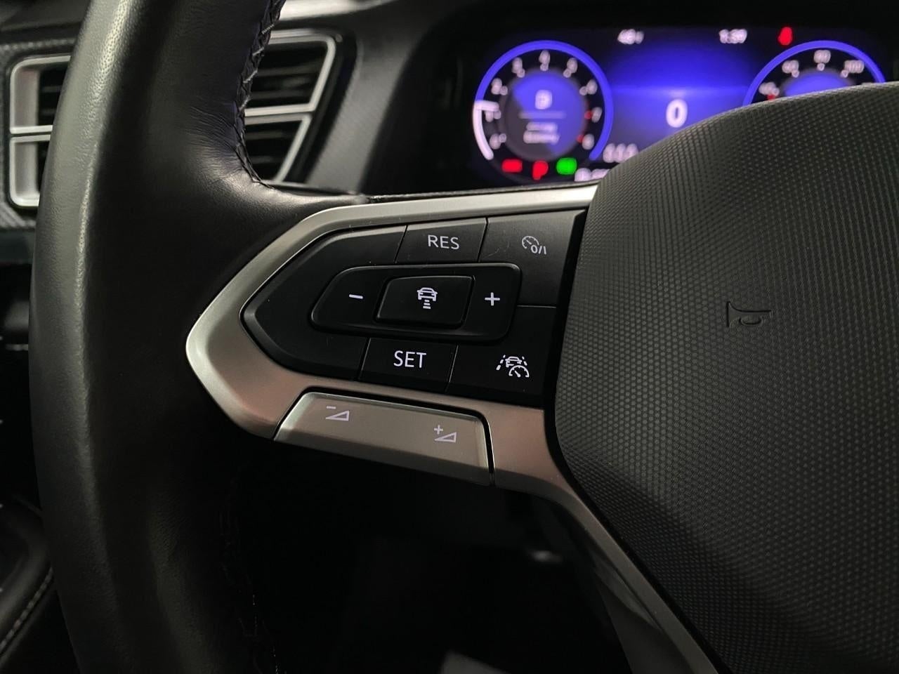 2025 Volkswagen Atlas Cross Sport 2.0T SEL Premium R-Line 4MOTION