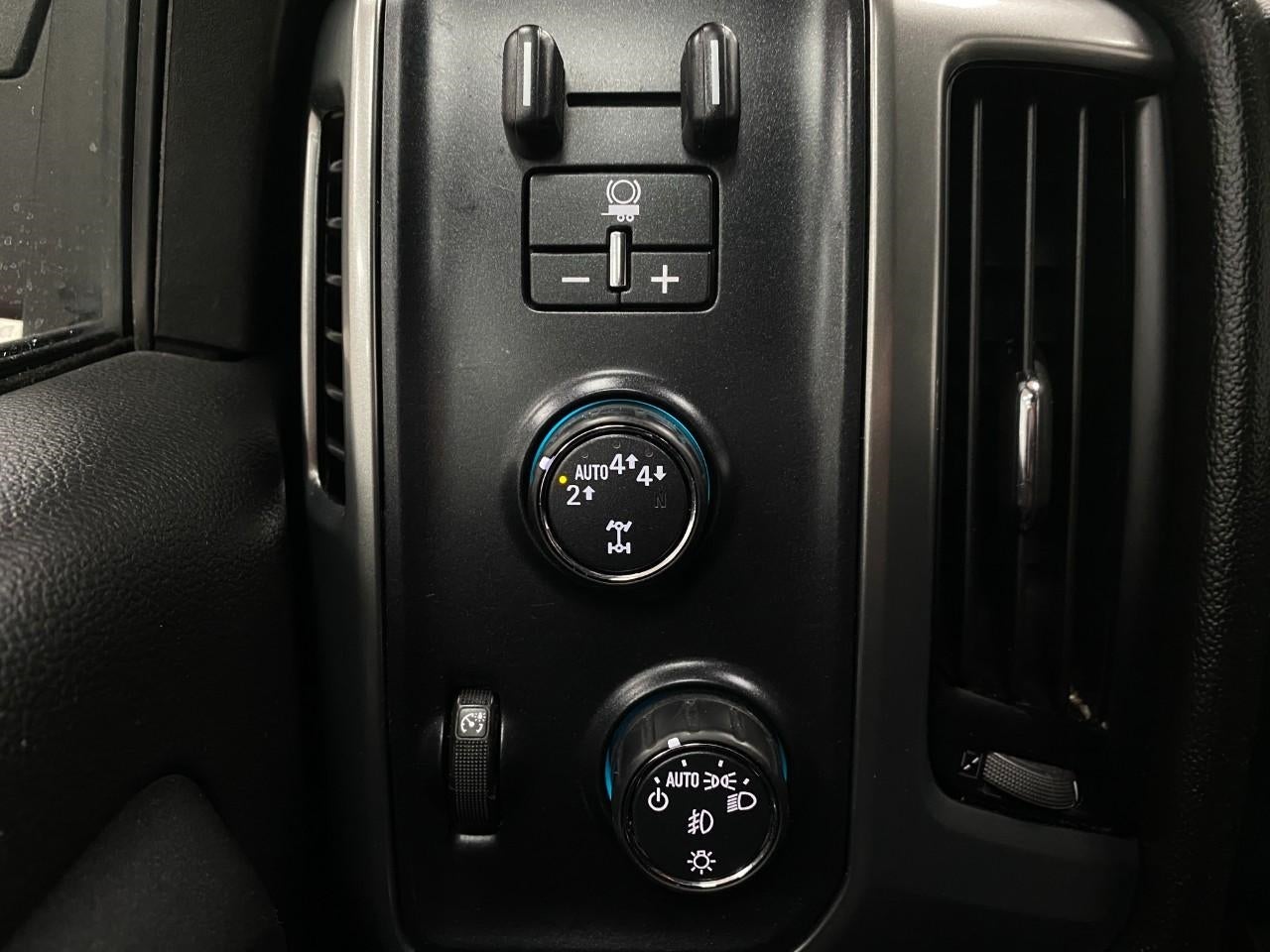 2017 Chevrolet SILVERADO 1500 CREW CAB PICKUP - SHORT BED