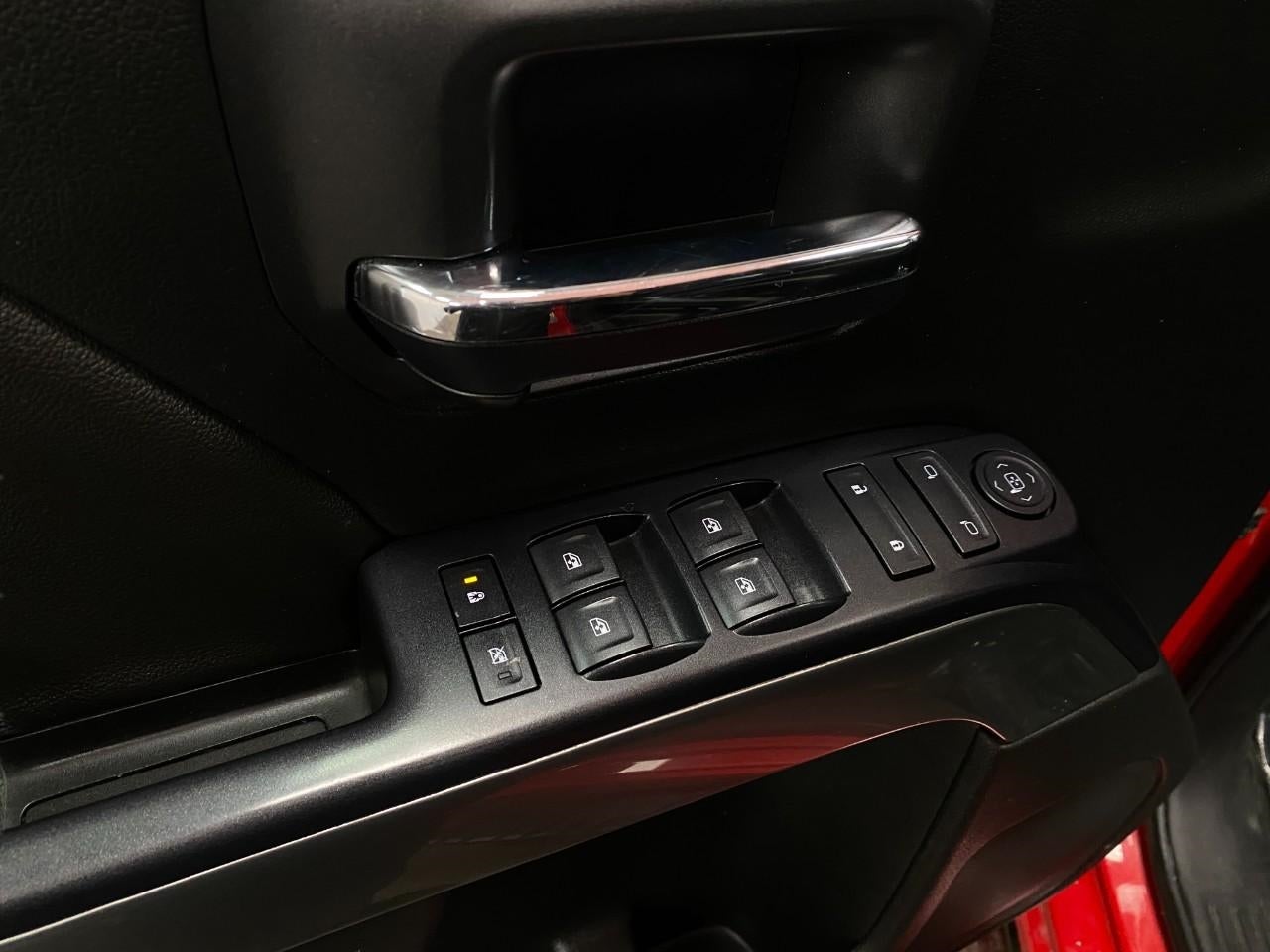 2017 Chevrolet SILVERADO 1500 CREW CAB PICKUP - SHORT BED