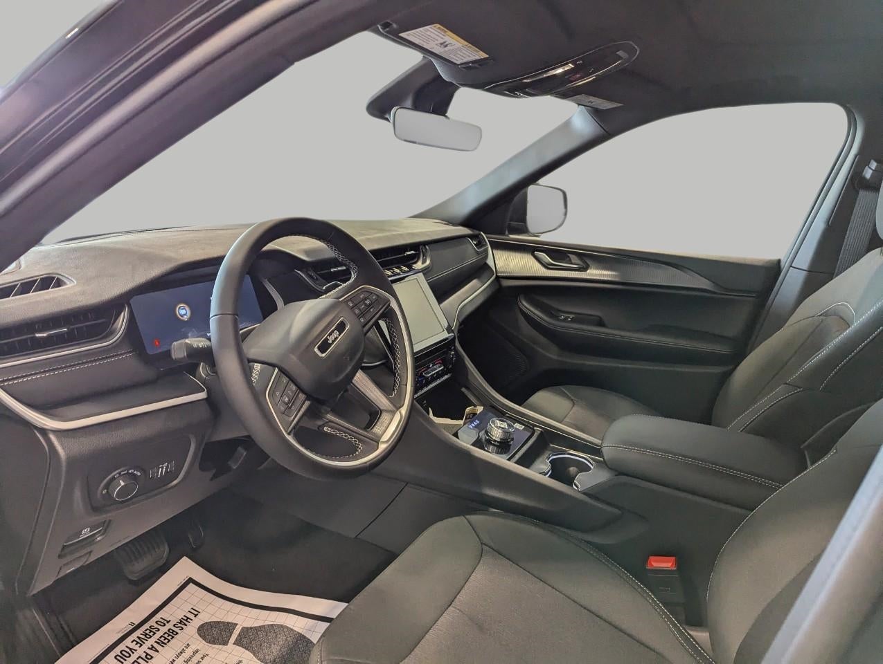 2025 Jeep Grand Cherokee GRAND CHEROKEE LAREDO X 4X4