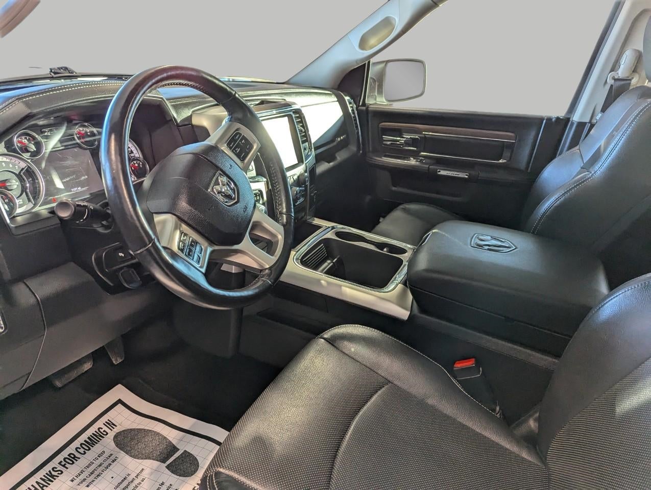 2017 RAM 1500 Laramie Crew Cab 4x4 5'7' Box