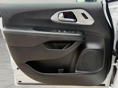 2025 Chrysler Pacifica Limited FWD