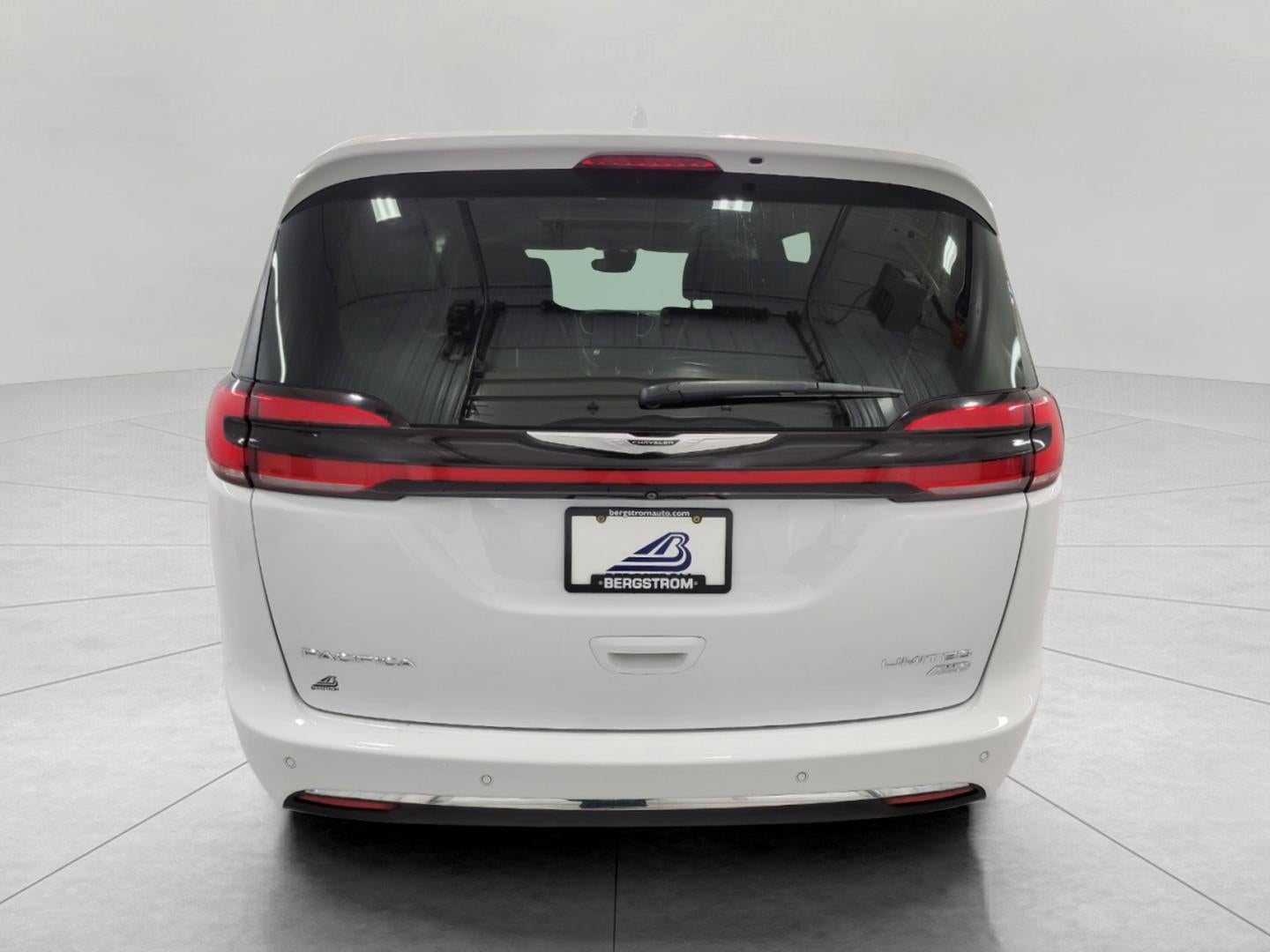 2022 Chrysler Pacifica Limited AWD