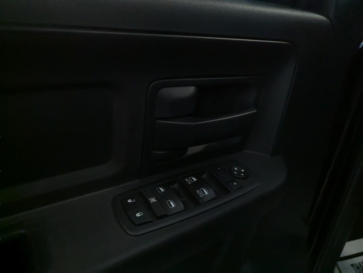 2017 RAM 1500 Express Crew Cab 4x4 5'7' Box