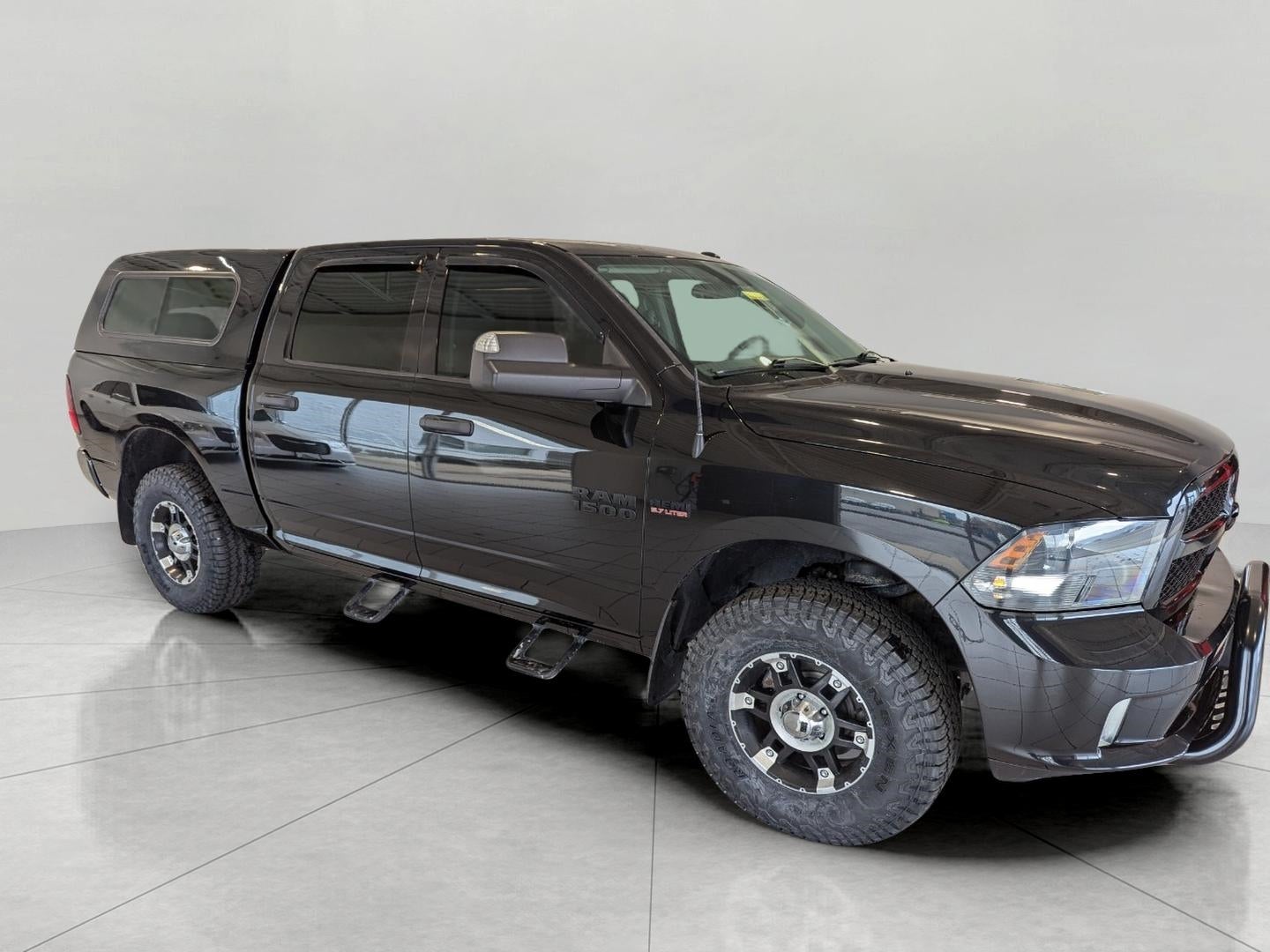 2017 RAM 1500 Express Crew Cab 4x4 5'7' Box