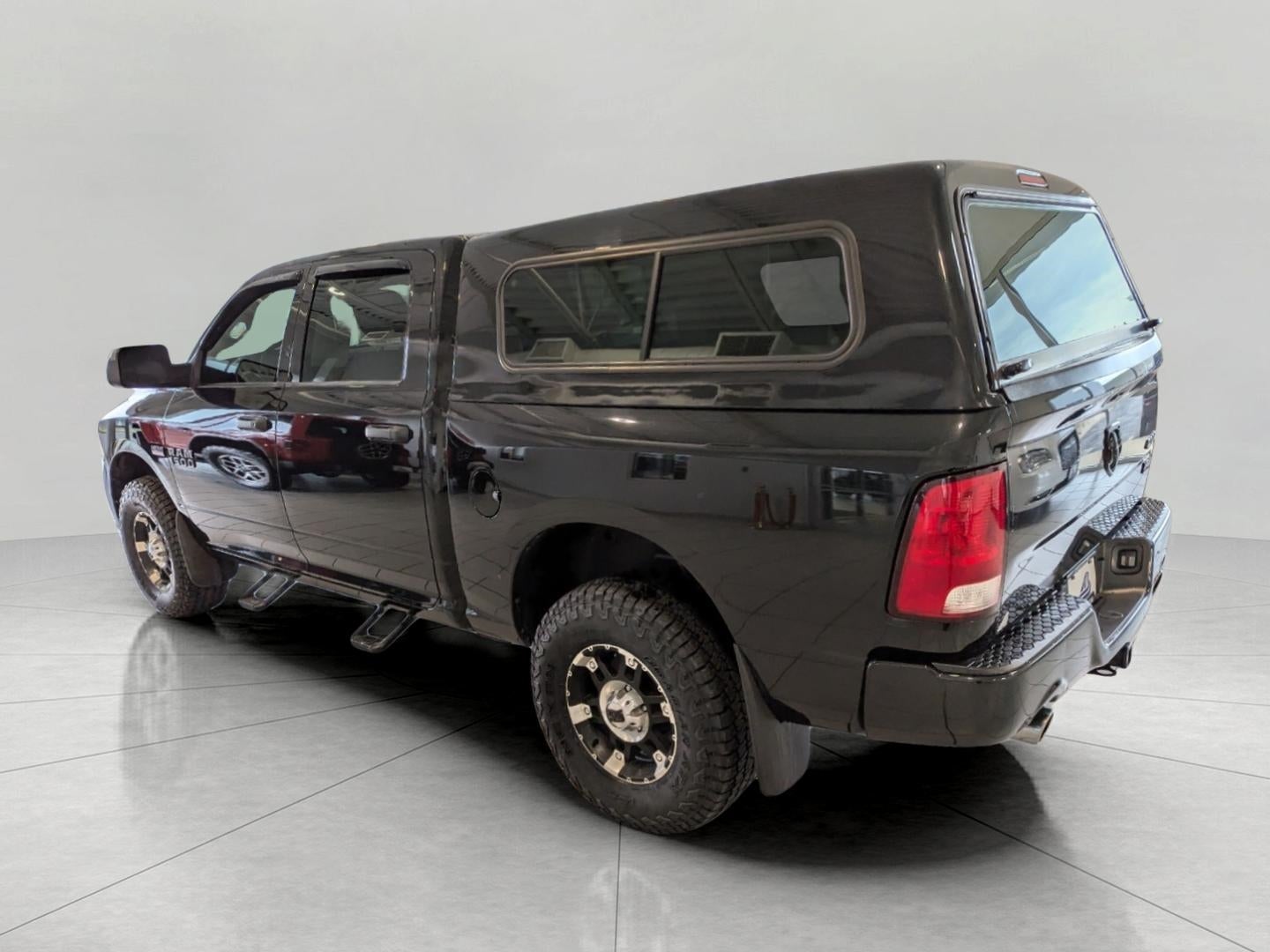 2017 RAM 1500 Express Crew Cab 4x4 5'7' Box