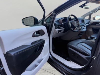 2021 Chrysler Voyager LXI FWD