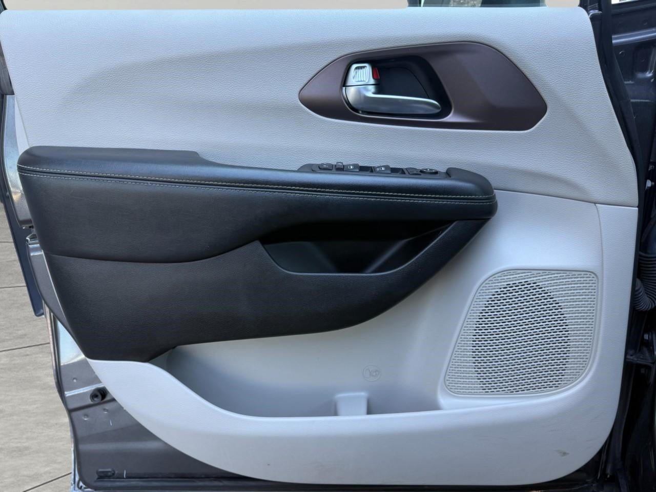 2021 Chrysler Voyager LXI FWD