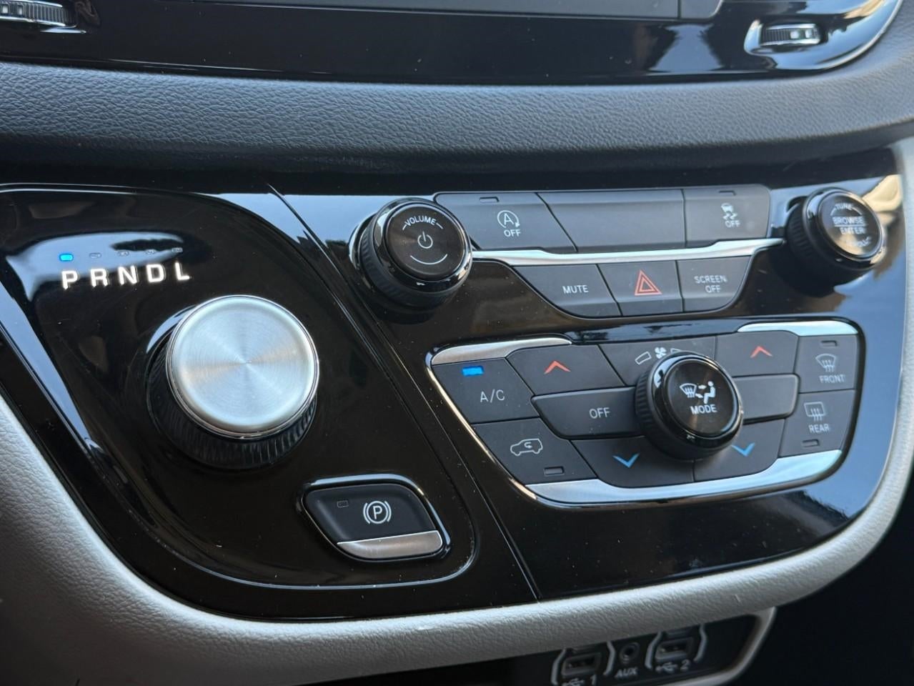 2021 Chrysler Voyager LXI FWD