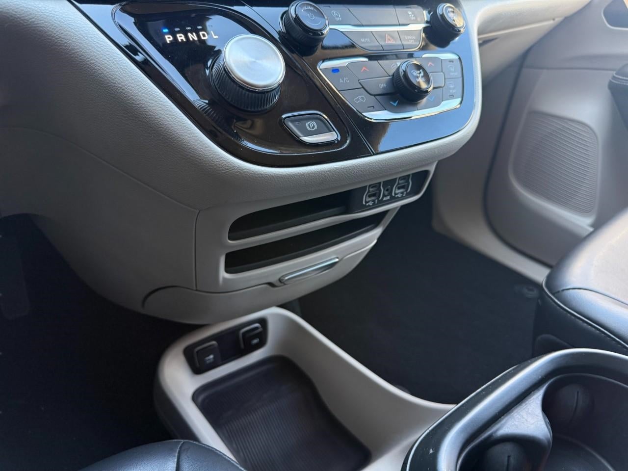 2021 Chrysler Voyager LXI FWD