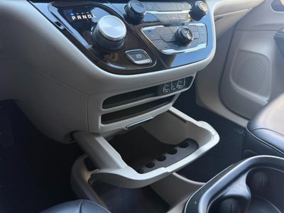 2021 Chrysler Voyager LXI FWD