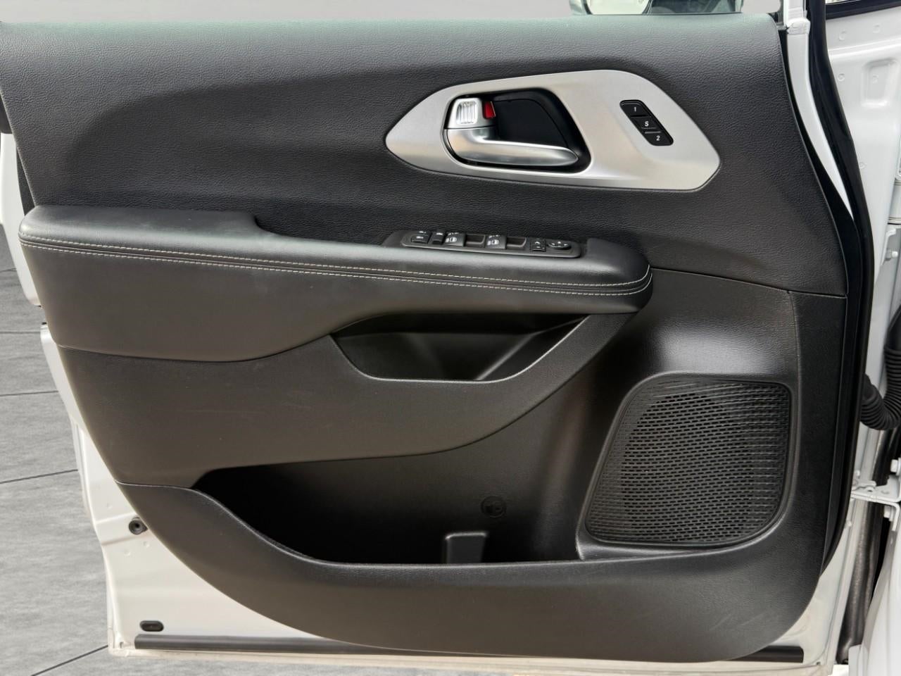 2025 Chrysler Pacifica Limited FWD