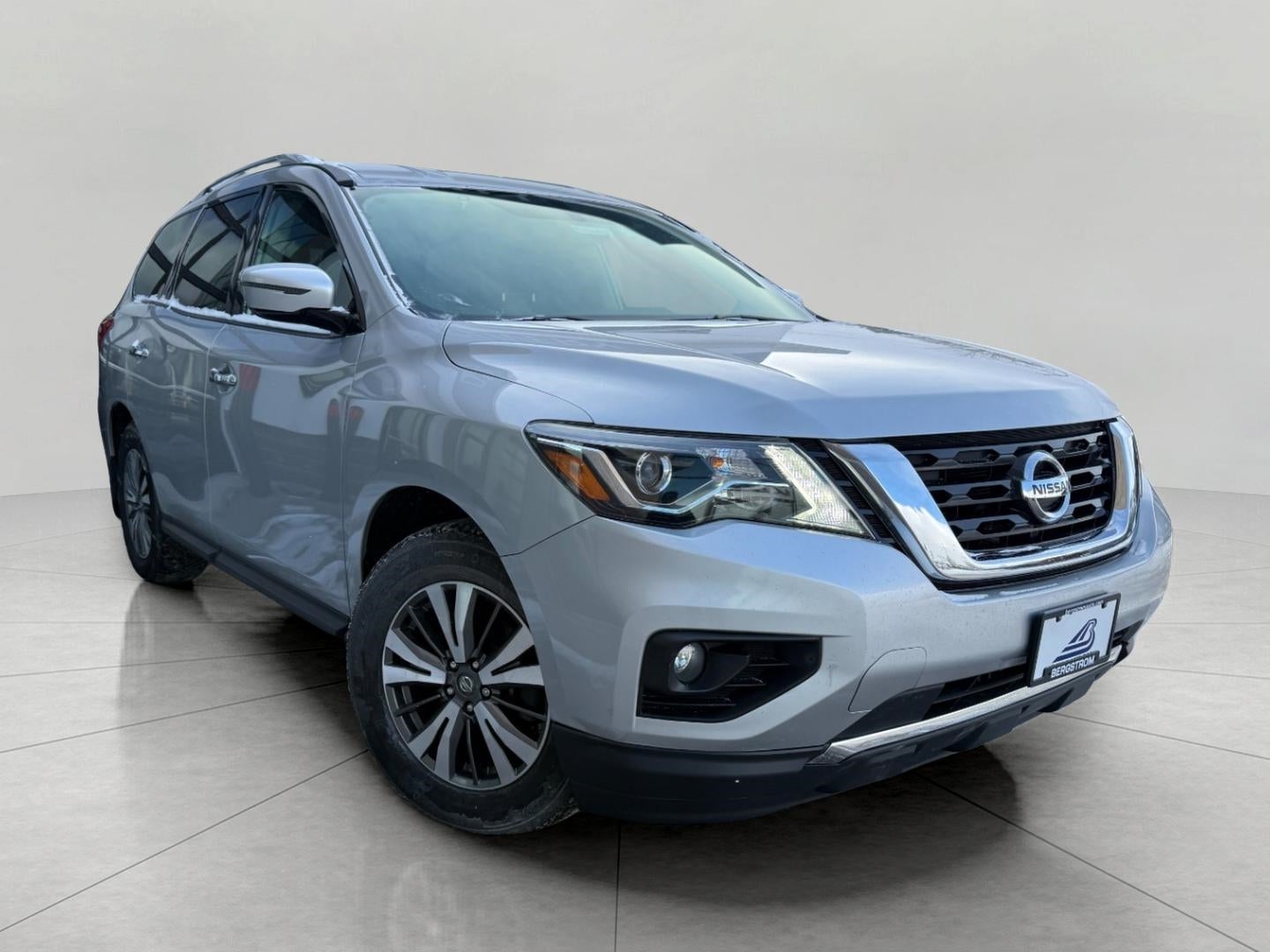 2017 Nissan Pathfinder SV