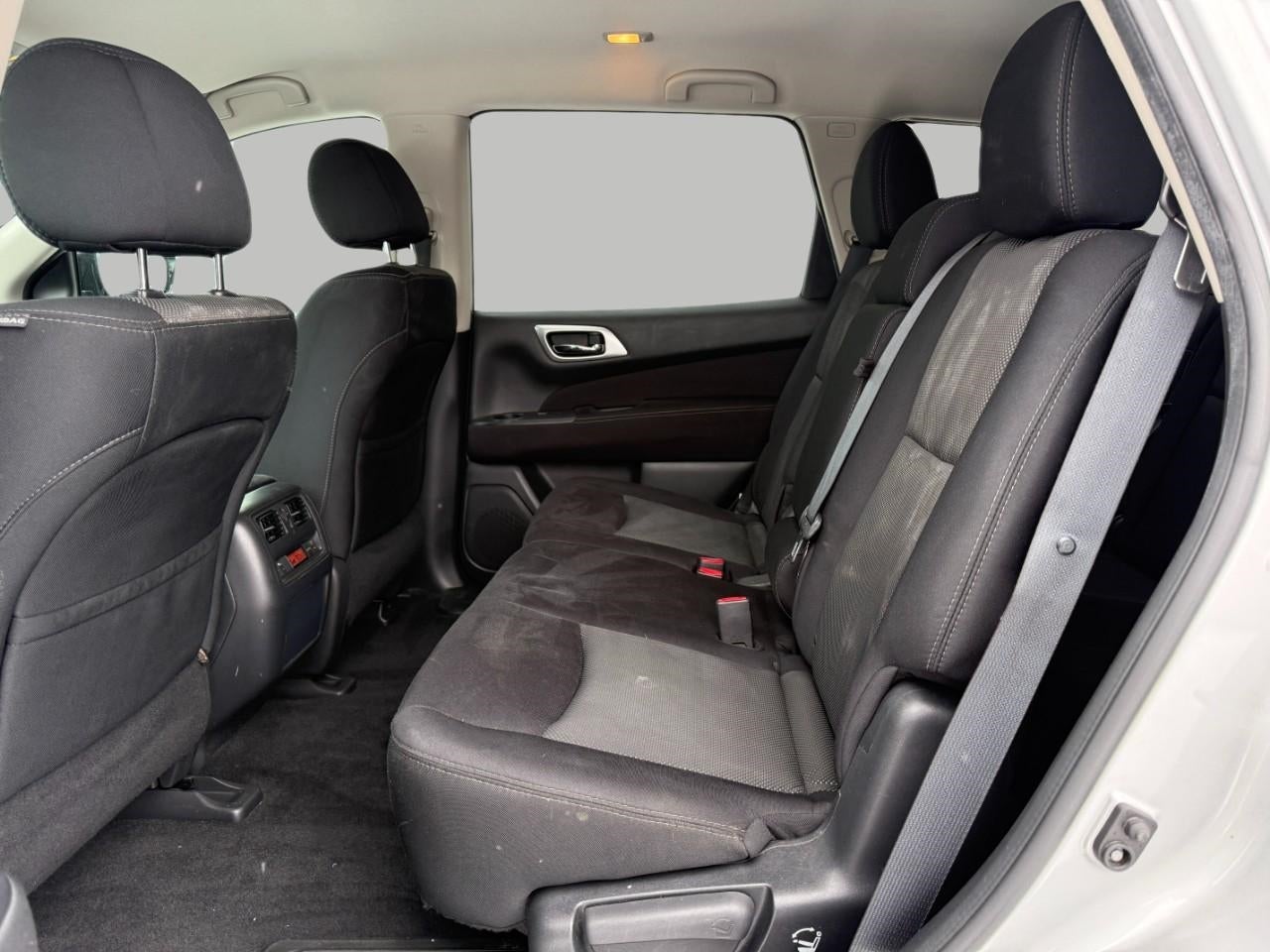 2017 Nissan Pathfinder SV