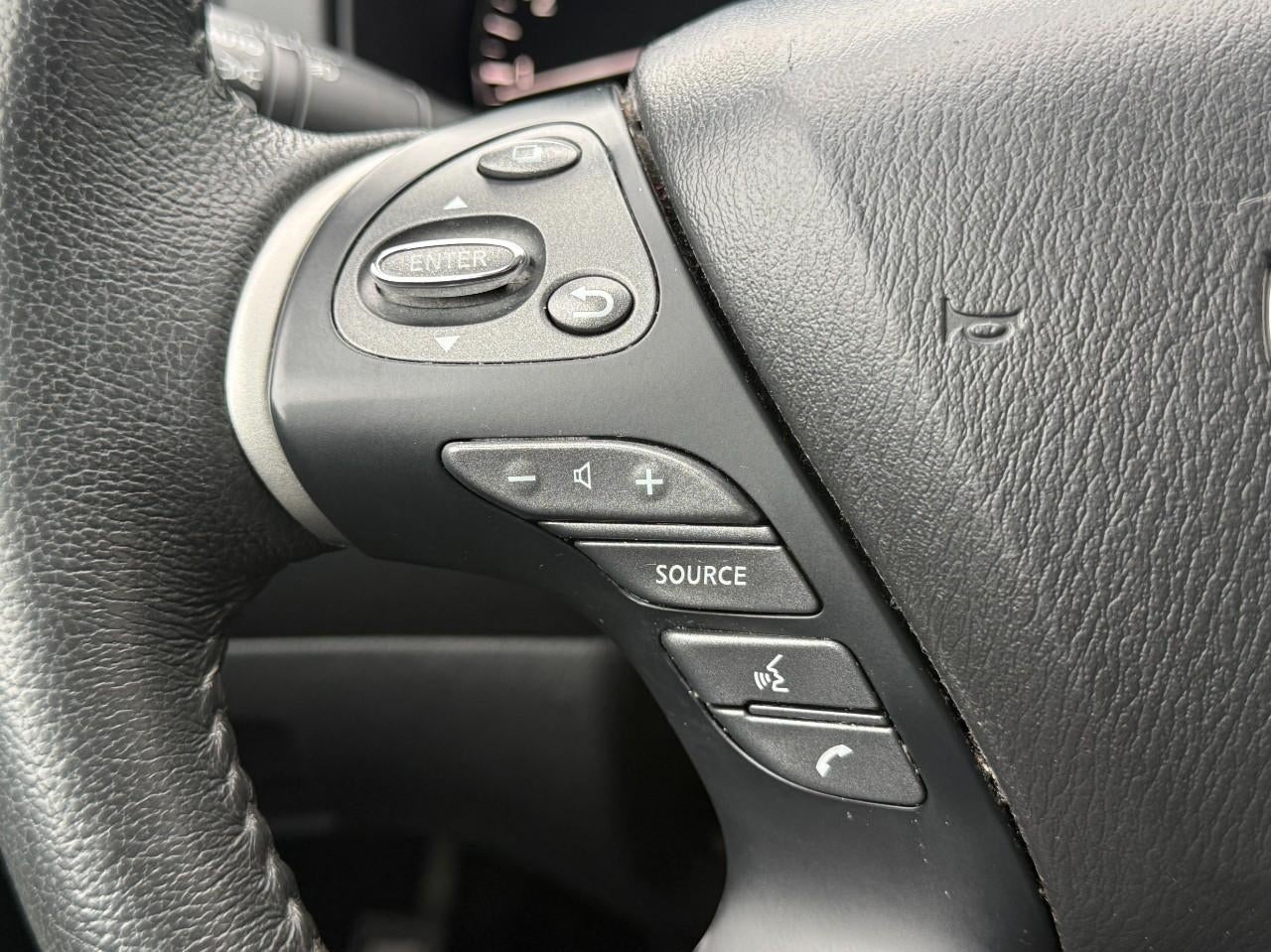 2017 Nissan Pathfinder SV