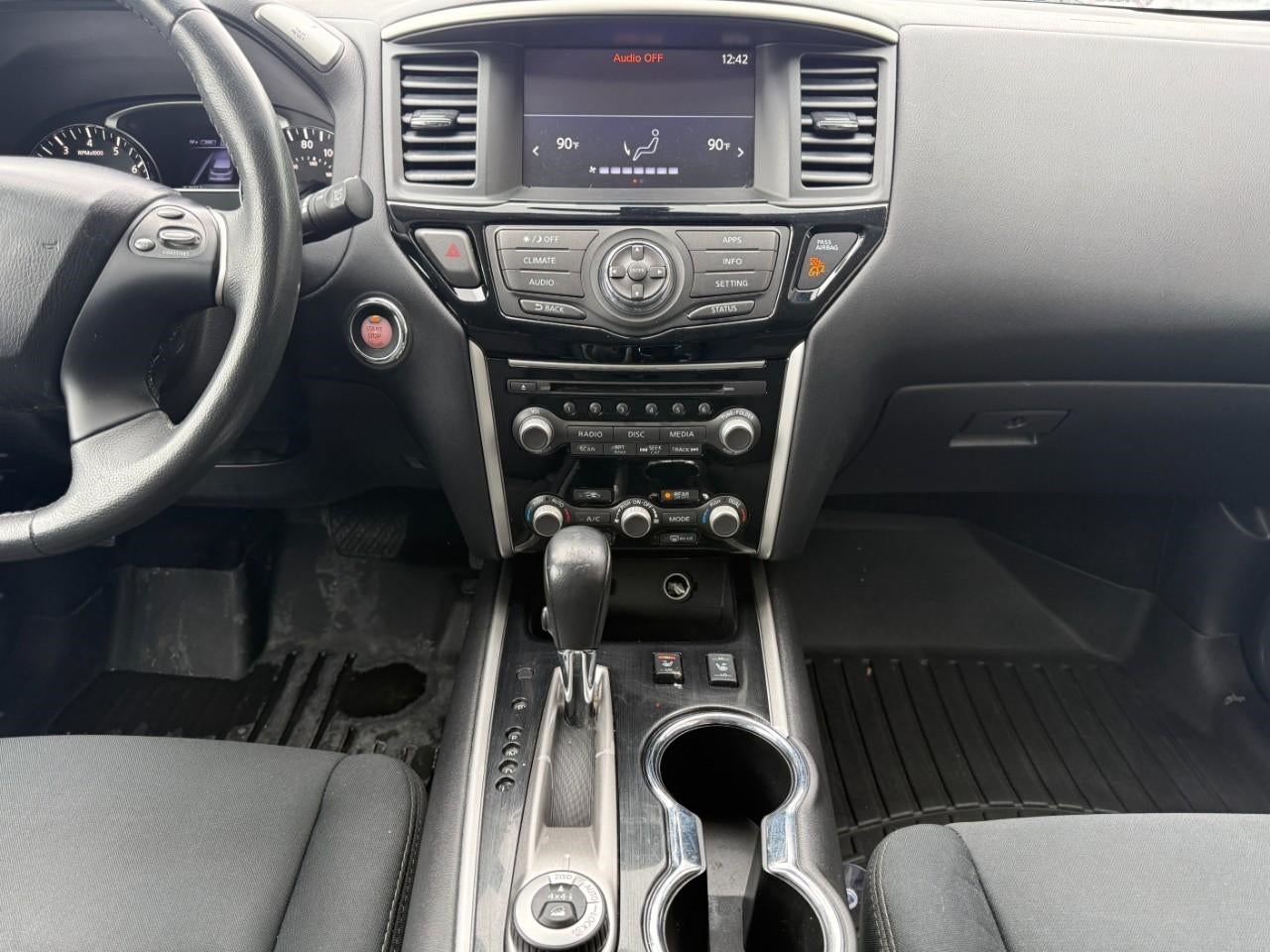 2017 Nissan Pathfinder SV