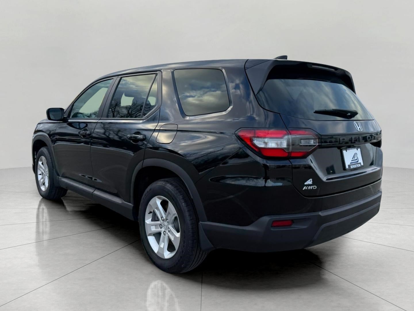 2023 Honda Pilot LX AWD