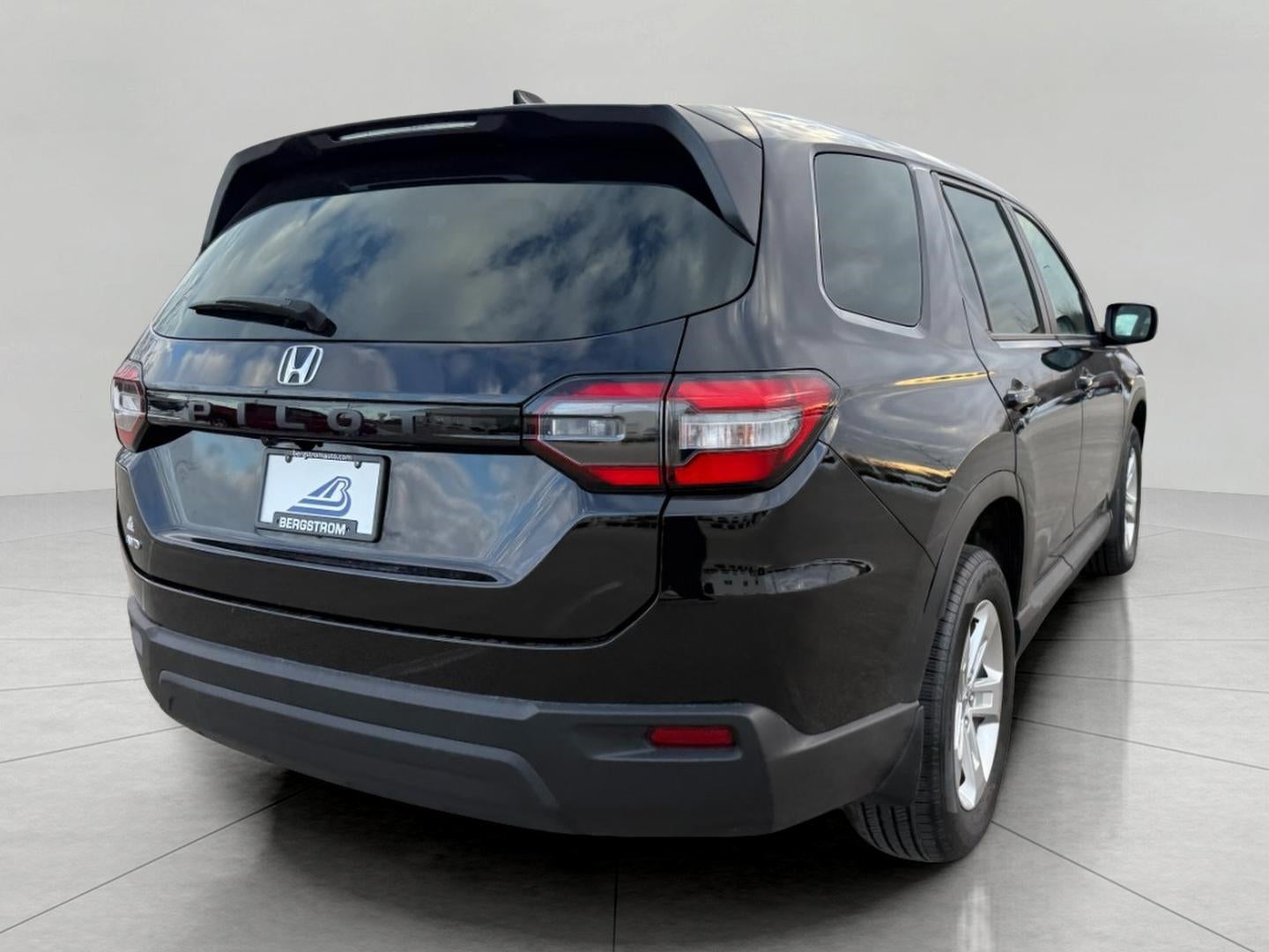 2023 Honda Pilot LX AWD