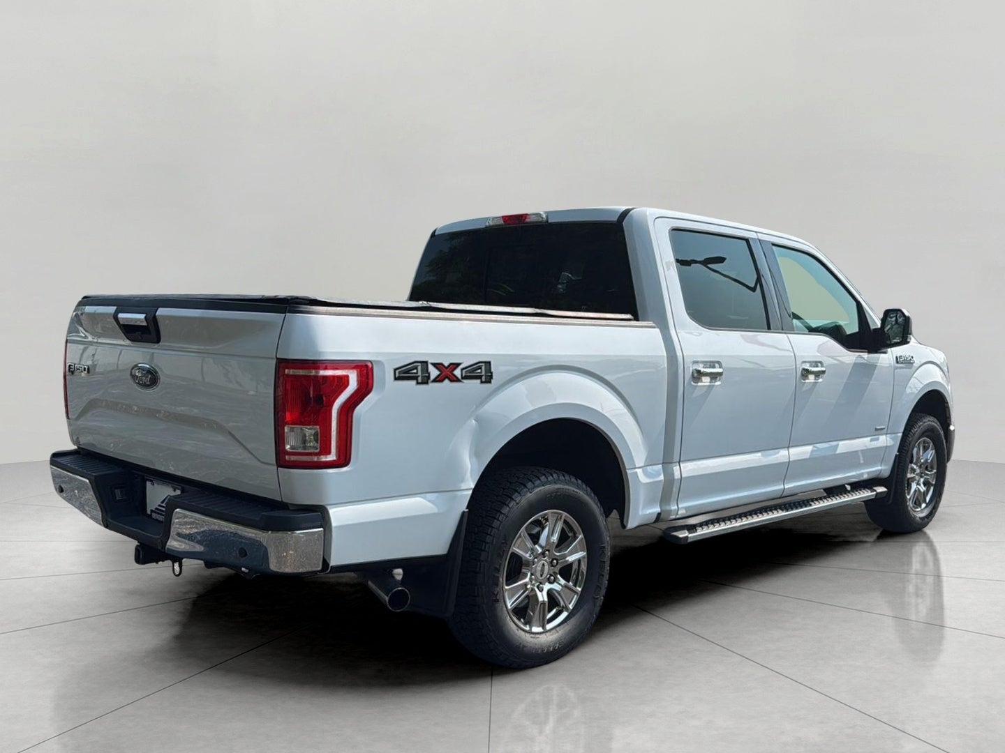 2015 Ford F-150 4WD SuperCrew 145 XLT