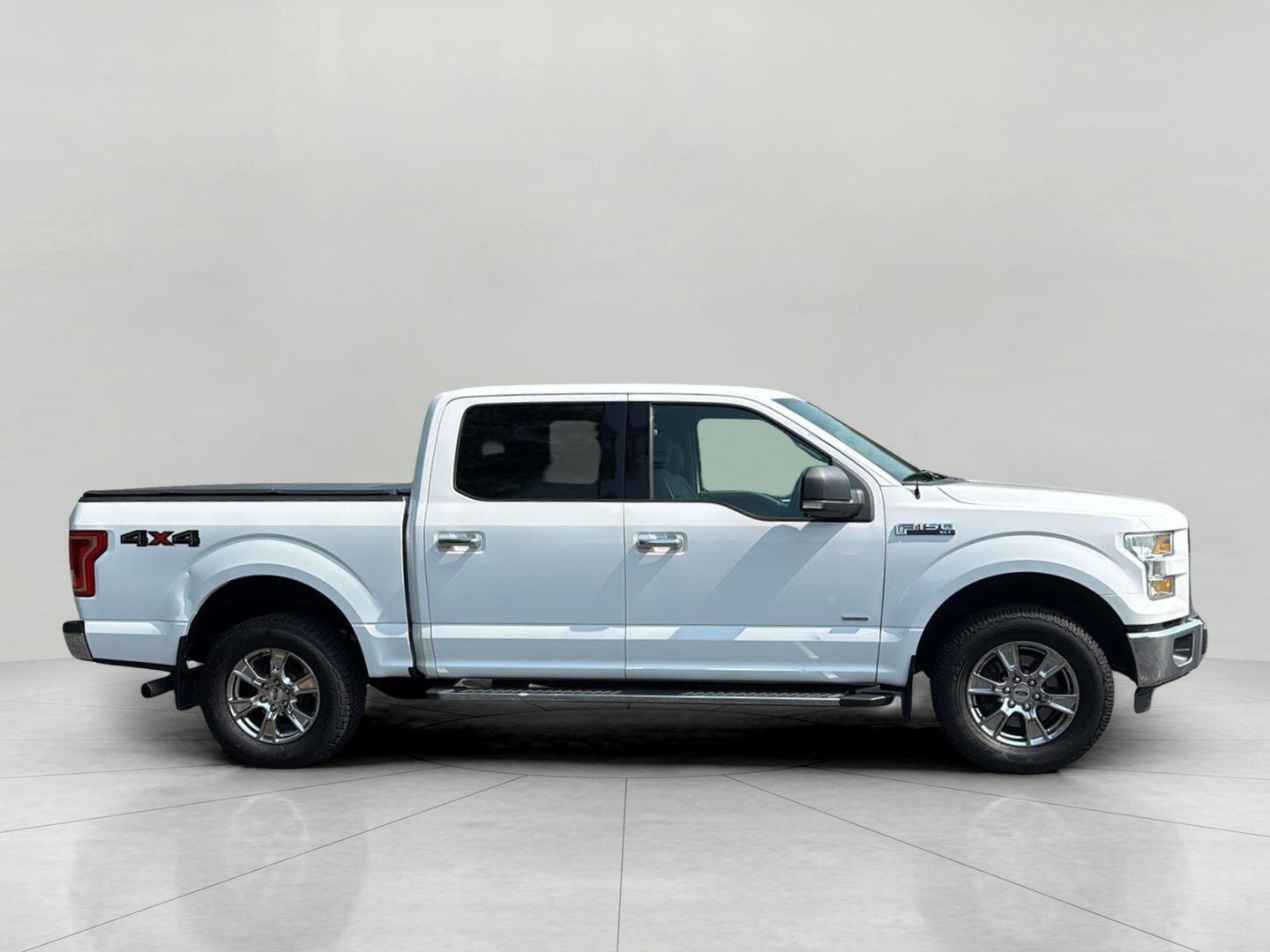 2015 Ford F-150 4WD SuperCrew 145 XLT