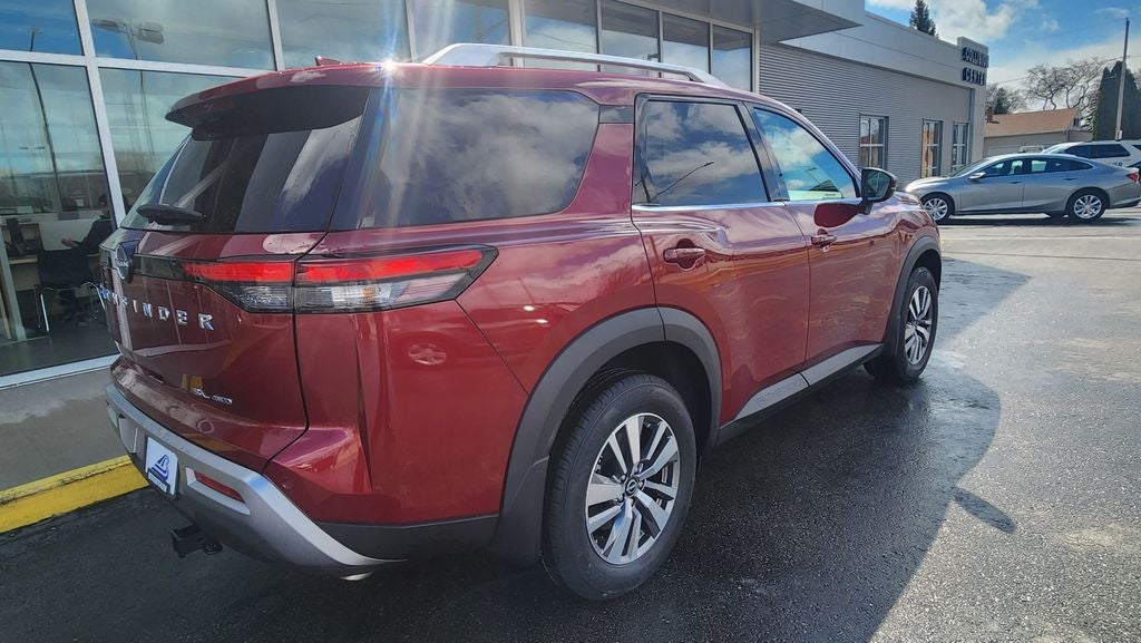 2022 Nissan Pathfinder SL