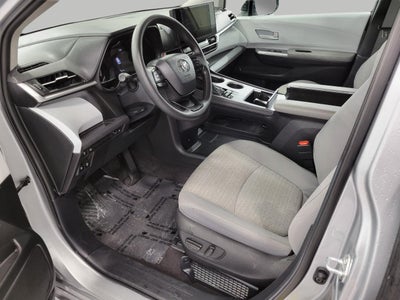 2025 Toyota Sienna LE 8 Passenger