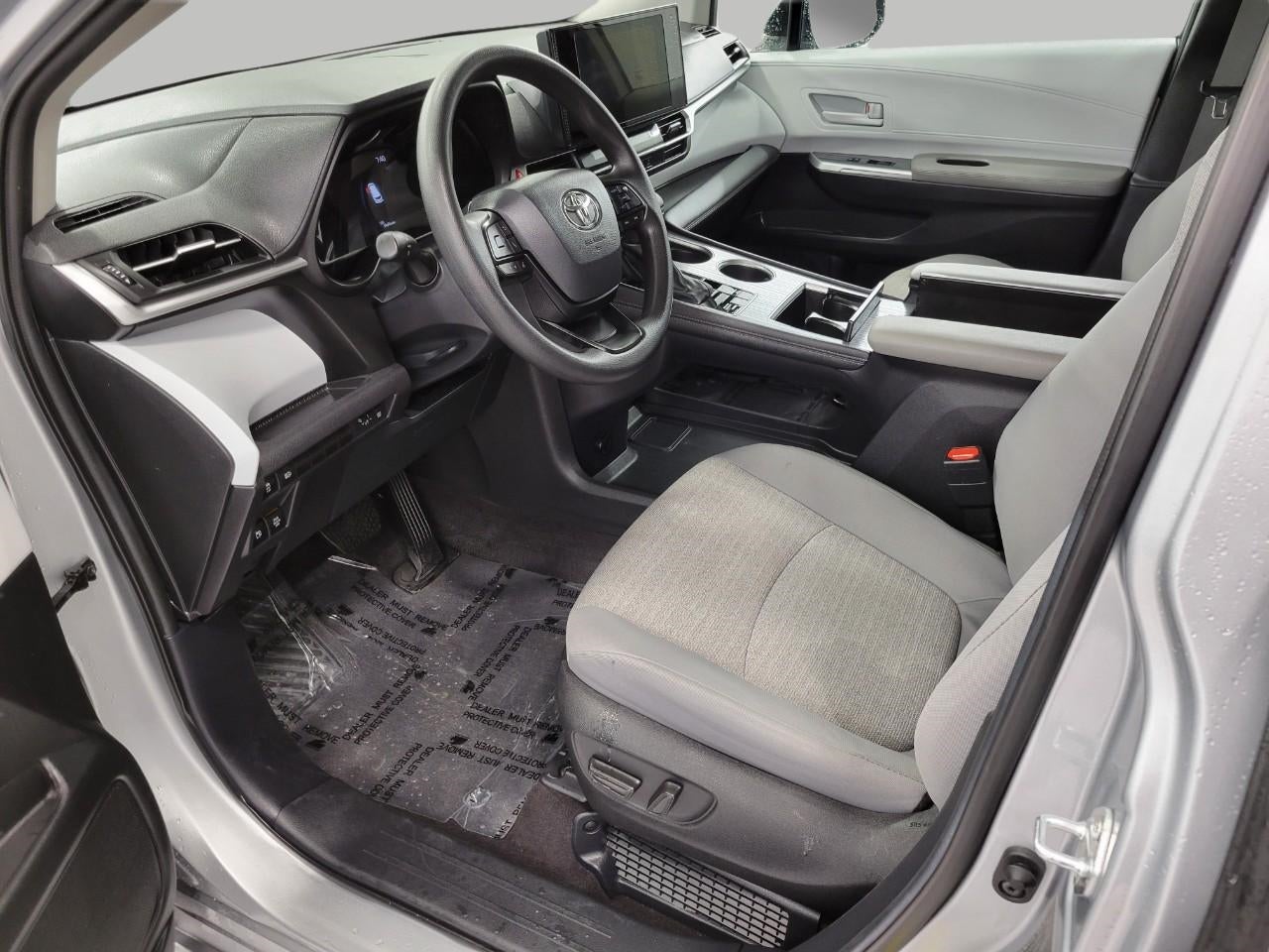 2025 Toyota Sienna LE 8 Passenger