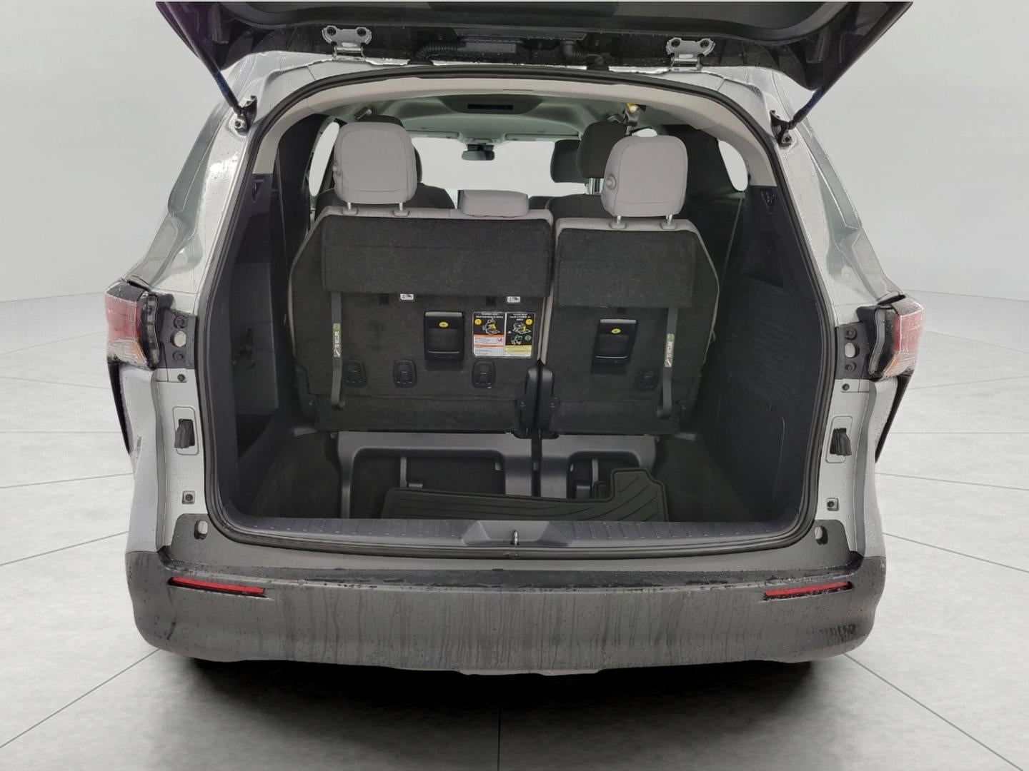 2025 Toyota Sienna LE 8 Passenger