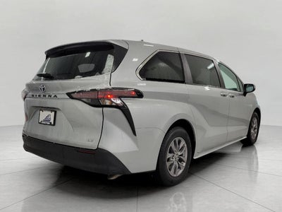 2025 Toyota Sienna LE 8 Passenger