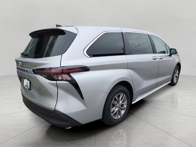 2025 Toyota Sienna LE 8 Passenger