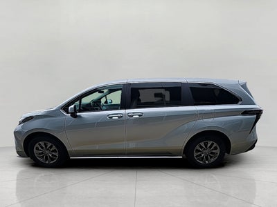 2025 Toyota Sienna LE 8 Passenger