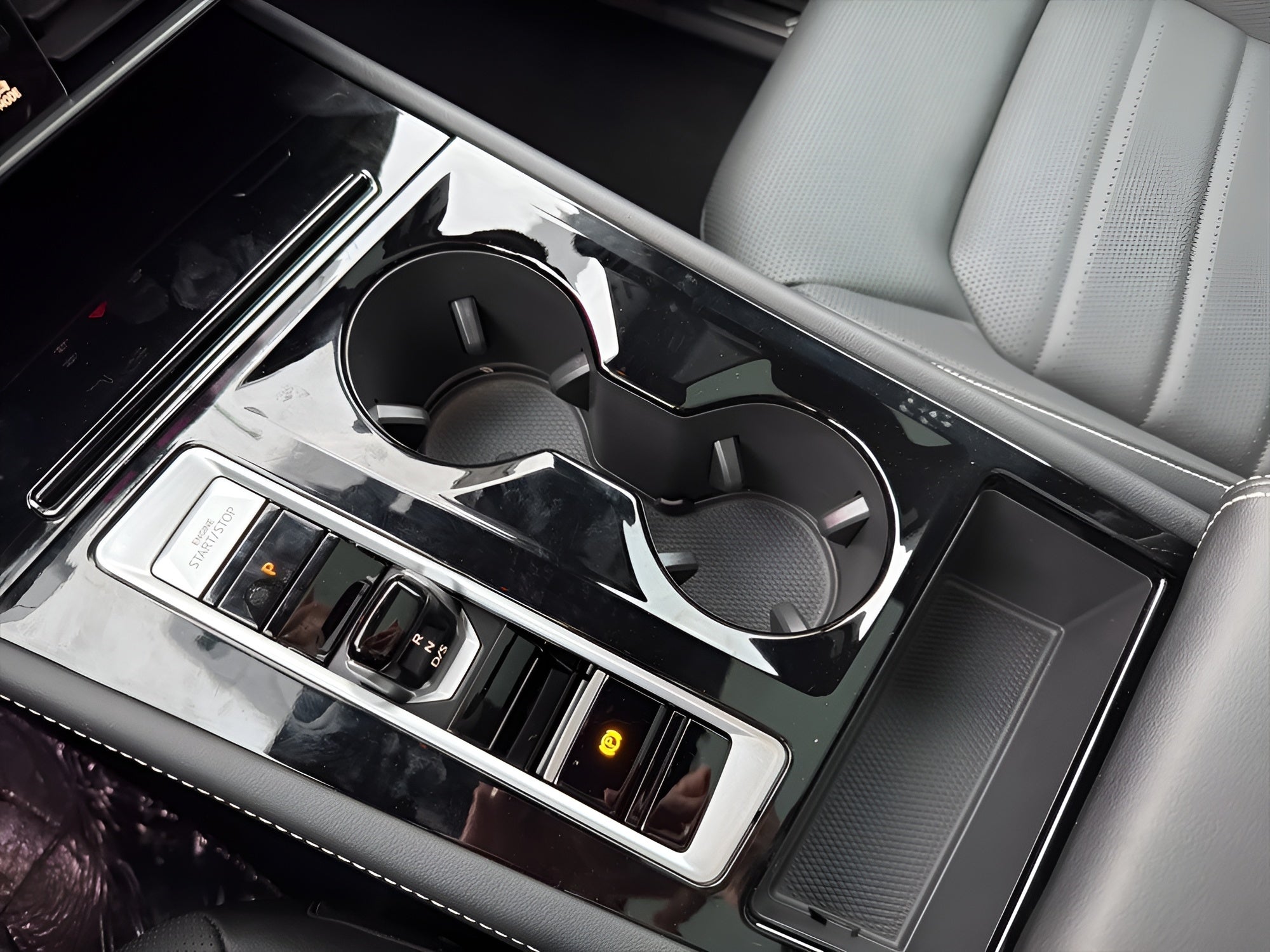 2026 Volkswagen Atlas Cross Sport 2.0T SEL R-Line Black 4MOTION