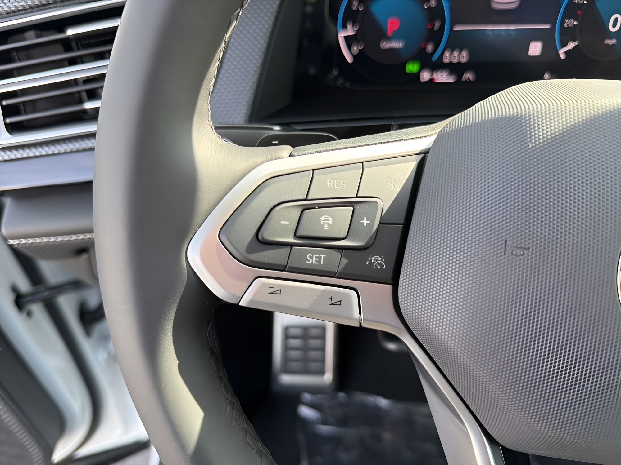 2026 Volkswagen Atlas Cross Sport 2.0T SEL Premium R-Line 4MOTION