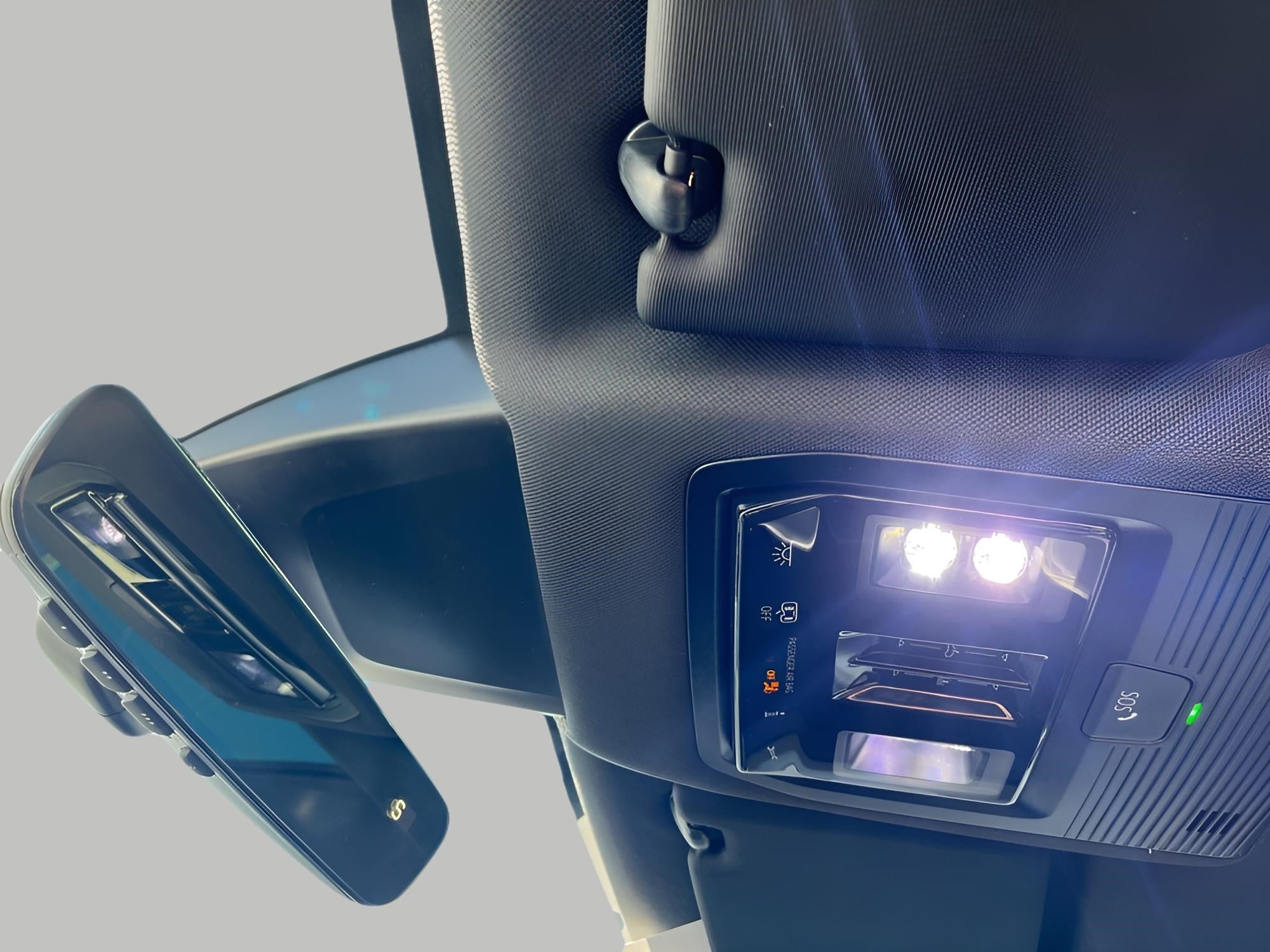 2026 Volkswagen Atlas Cross Sport 2.0T SEL Premium R-Line 4MOTION