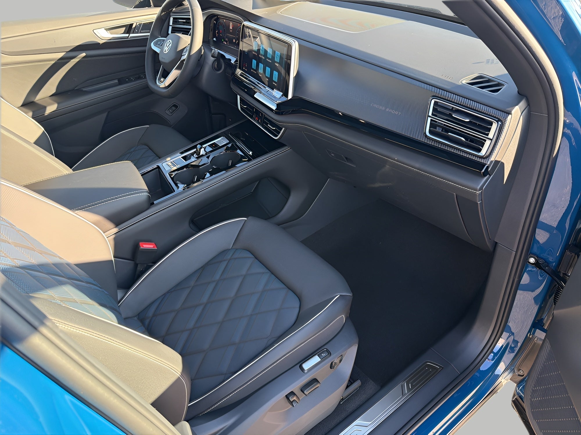 2026 Volkswagen Atlas Cross Sport 2.0T SEL Premium R-Line 4MOTION