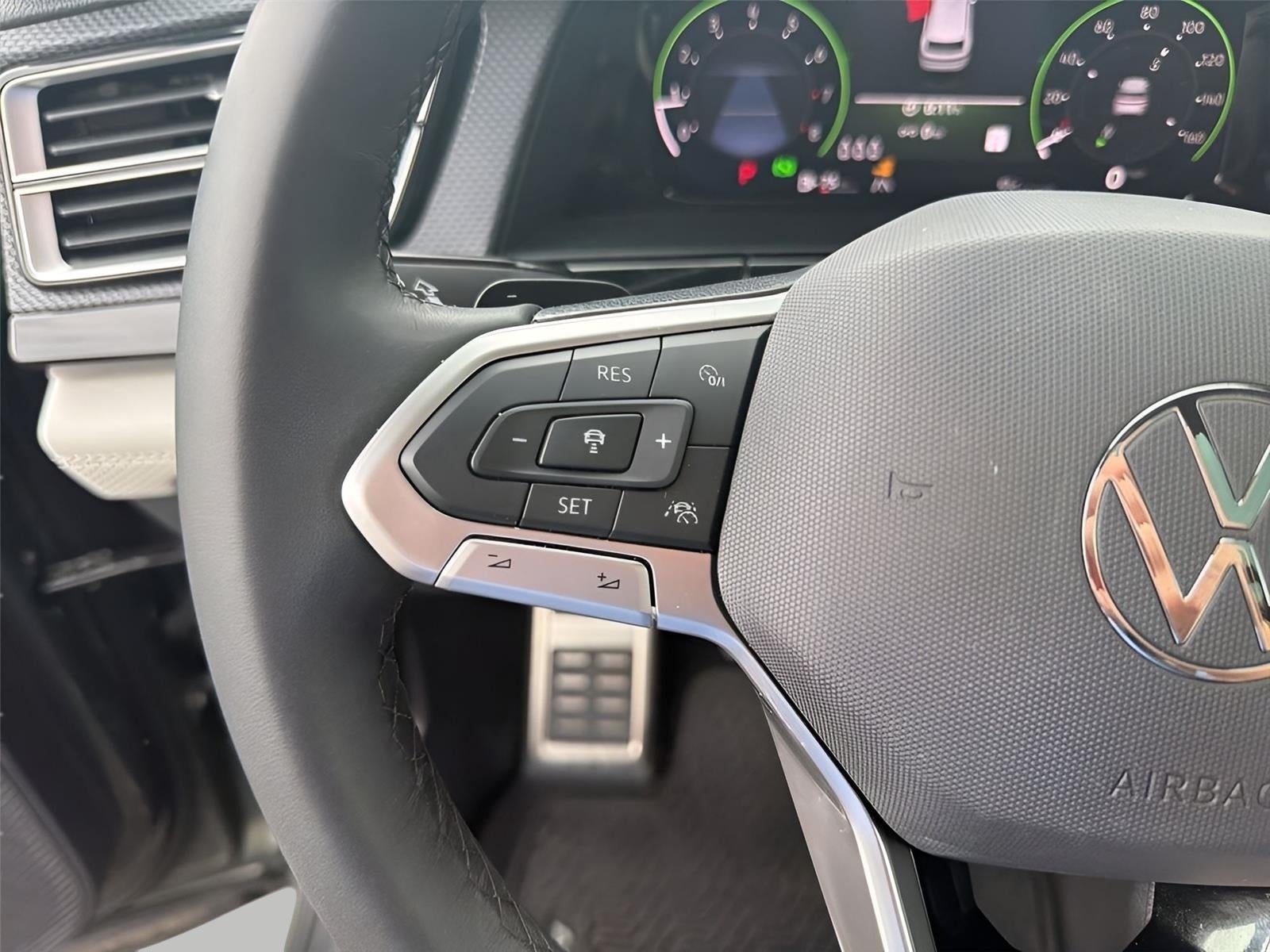 2025 Volkswagen Atlas Cross Sport 2.0T SEL Premium R-Line 4MOTION