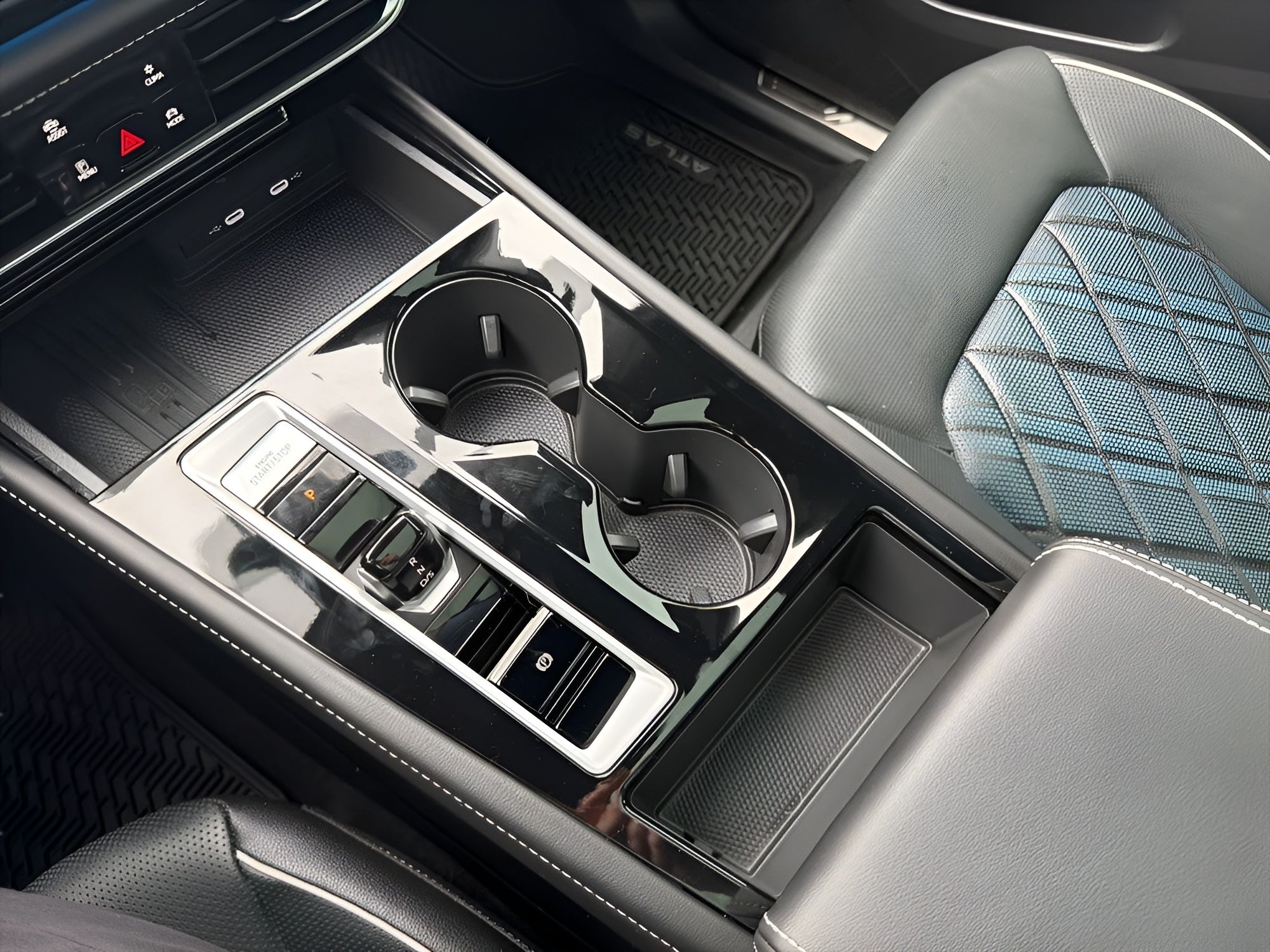 2025 Volkswagen Atlas Cross Sport 2.0T SEL Premium R-Line 4MOTION