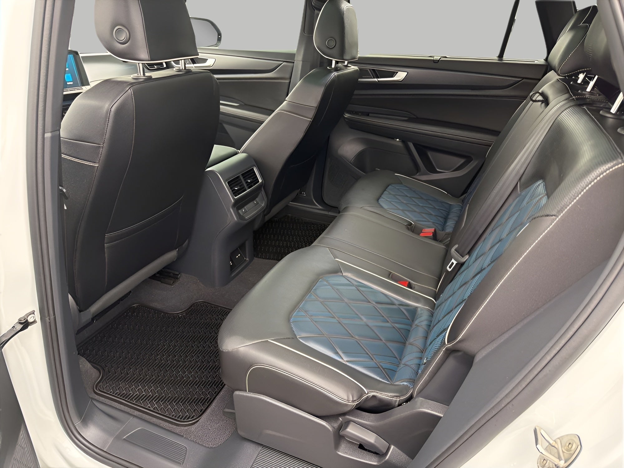 2025 Volkswagen Atlas Cross Sport 2.0T SEL Premium R-Line 4MOTION