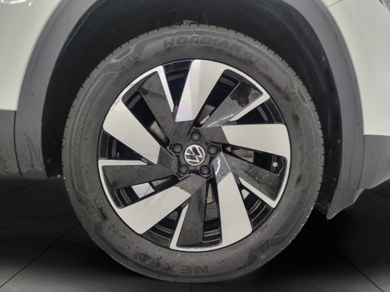 2025 Volkswagen Atlas Cross Sport 2.0T SE w/Technology 4MOTION