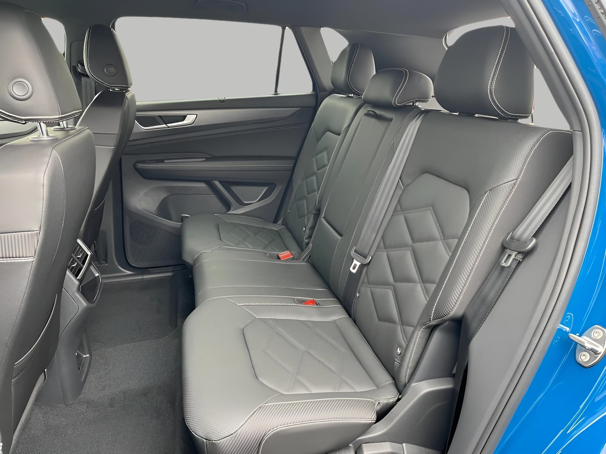 2025 Volkswagen Atlas Cross Sport 2.0T SE w/Technology 4MOTION