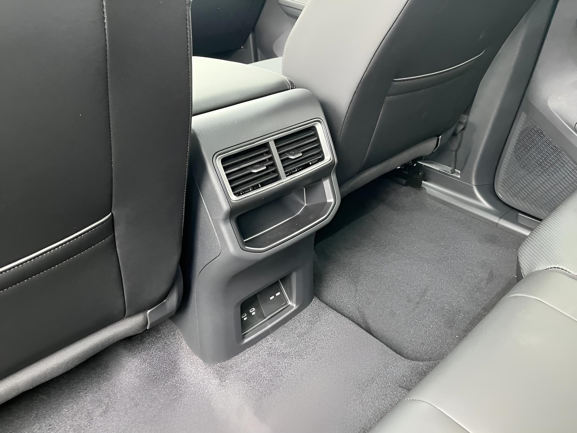 2025 Volkswagen Atlas Cross Sport 2.0T SE w/Technology 4MOTION