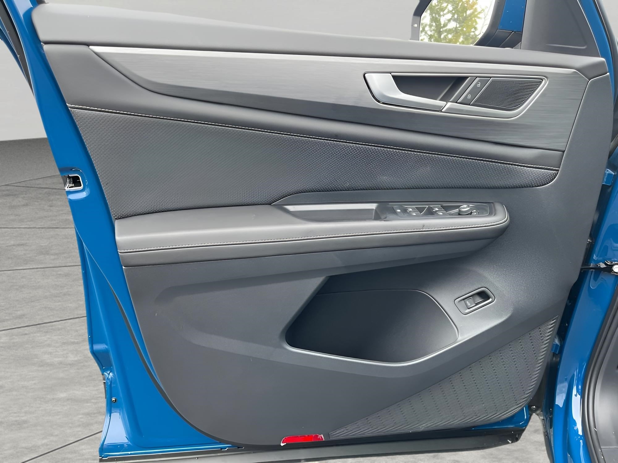 2025 Volkswagen Atlas Cross Sport 2.0T SE w/Technology 4MOTION