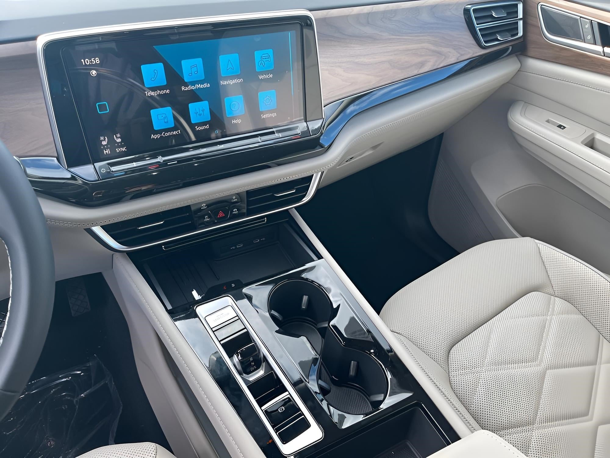 2026 Volkswagen Atlas 2.0T SE w/Technology 4MOTION