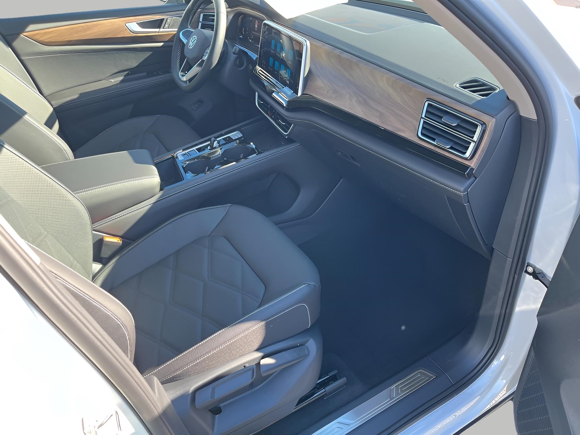 2026 Volkswagen Atlas 2.0T SE w/Technology 4MOTION