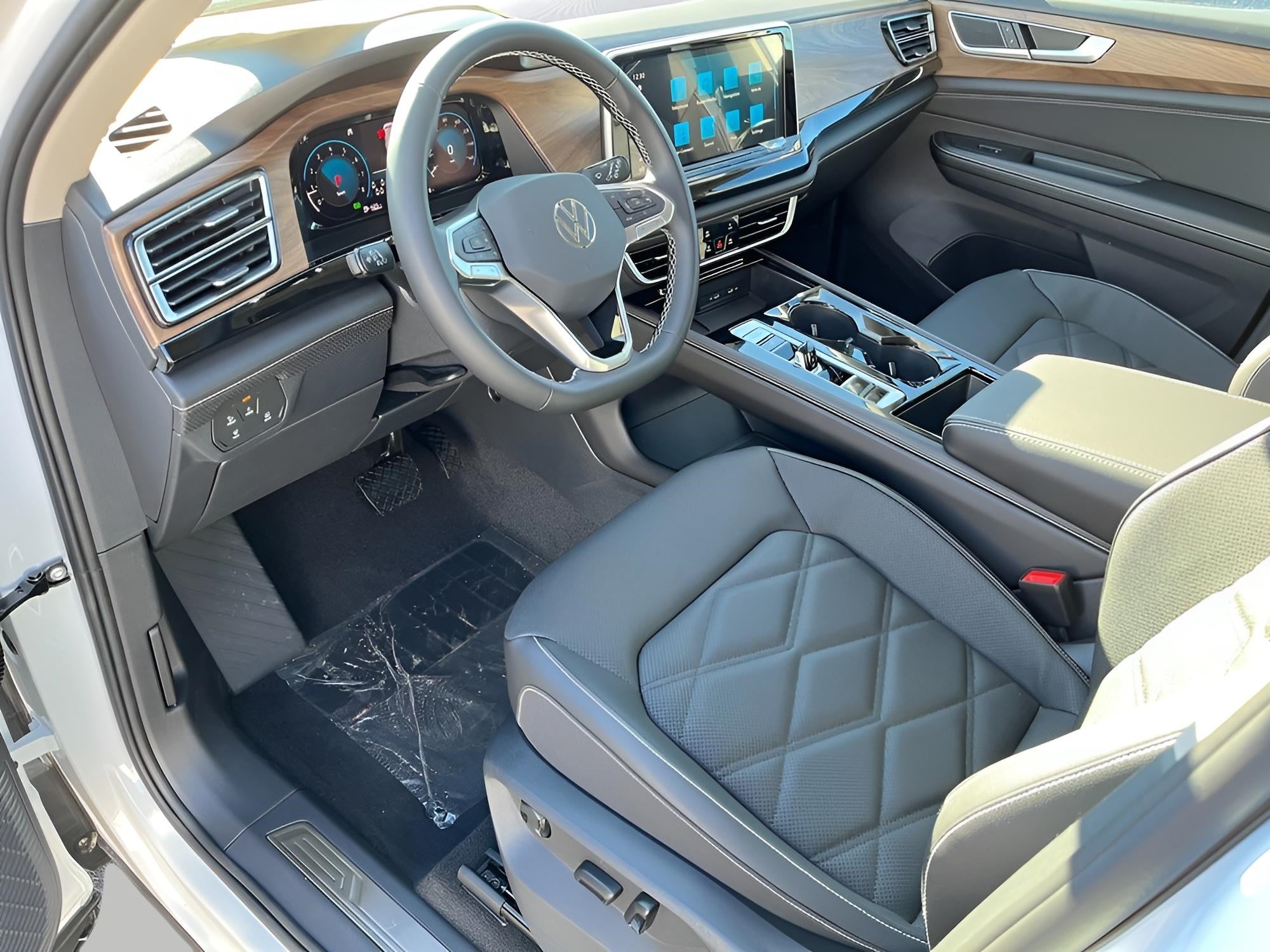 2026 Volkswagen Atlas 2.0T SE w/Technology 4MOTION