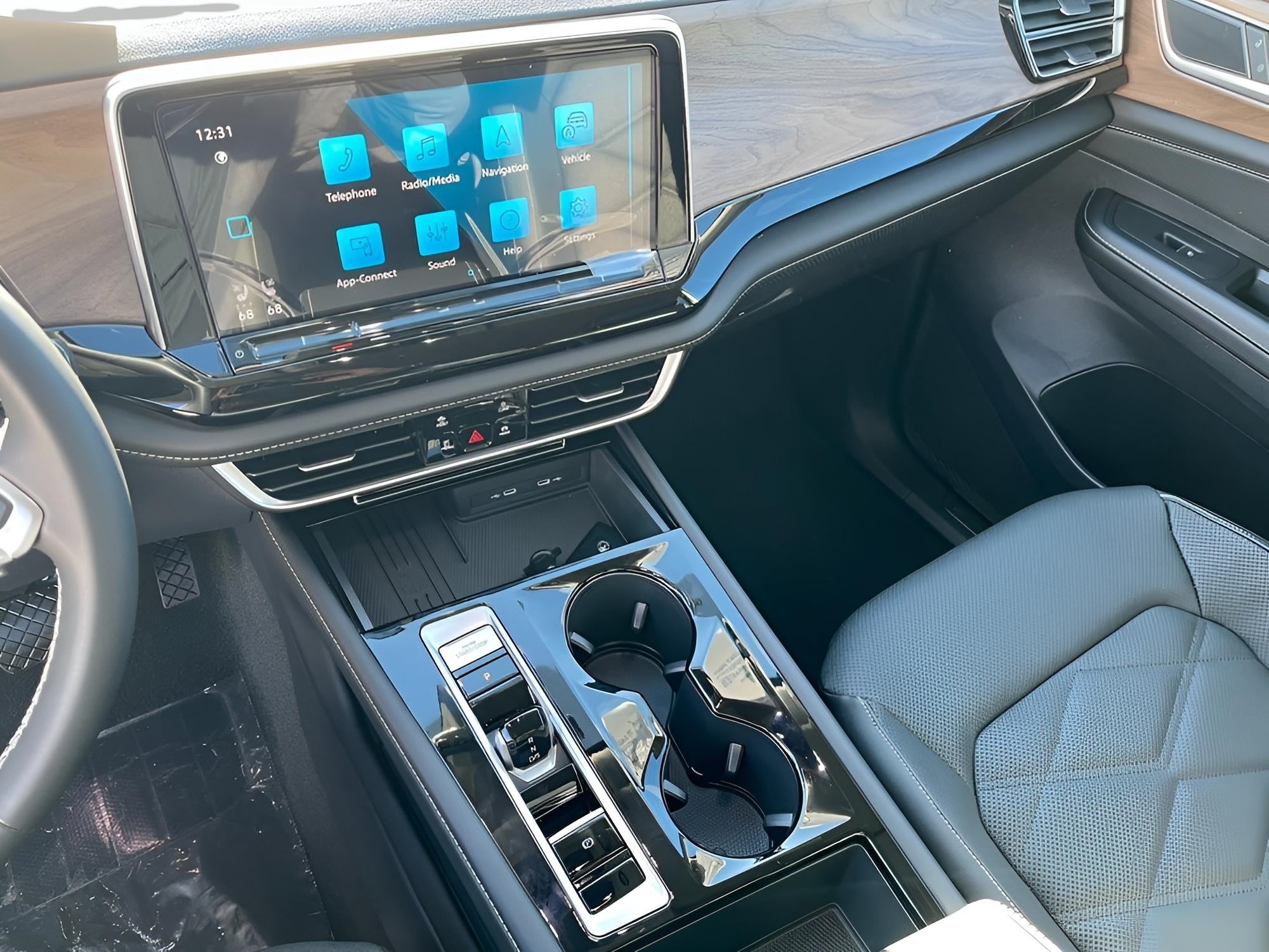 2026 Volkswagen Atlas 2.0T SE w/Technology 4MOTION