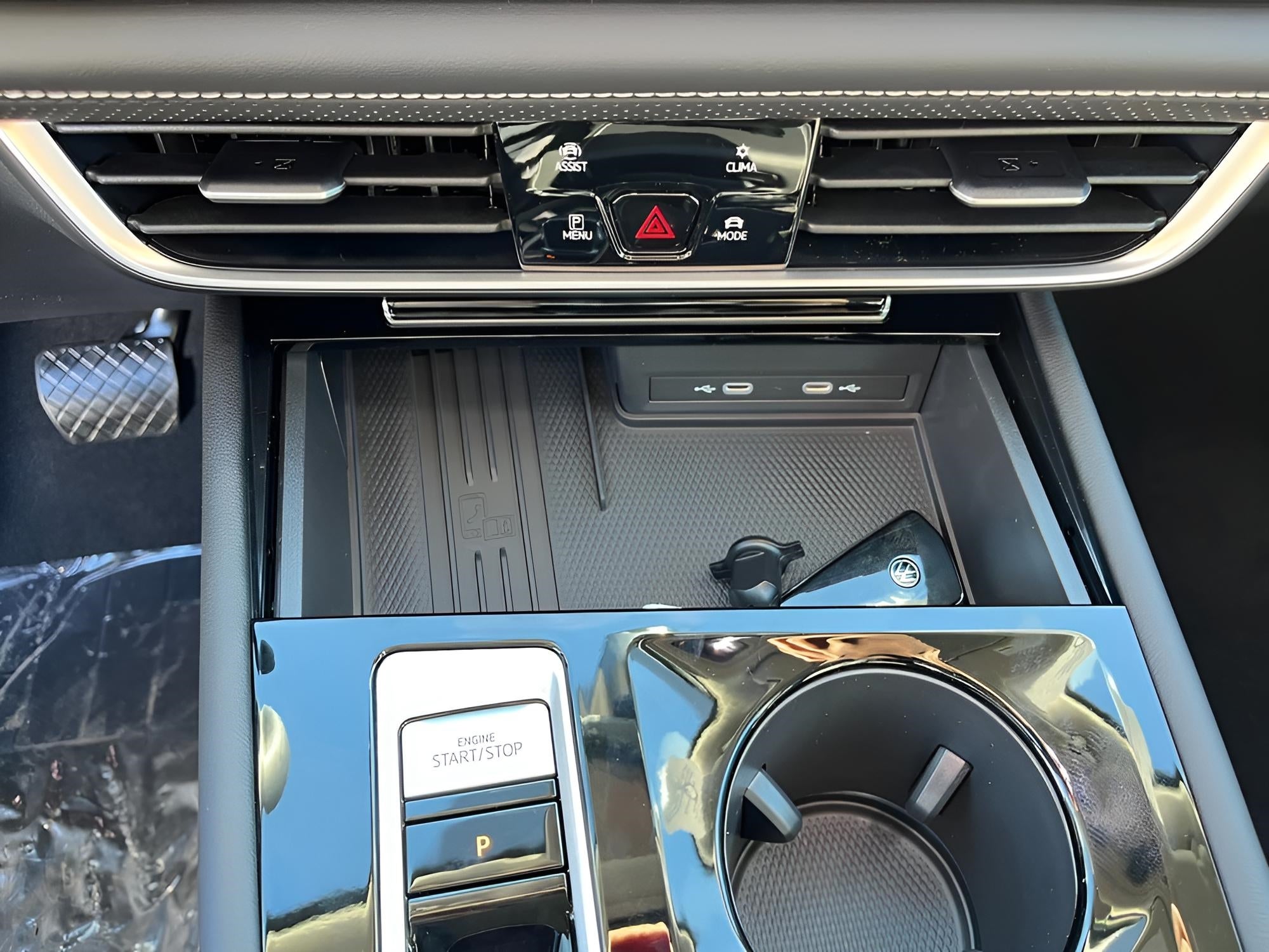 2026 Volkswagen Atlas 2.0T SE w/Technology 4MOTION