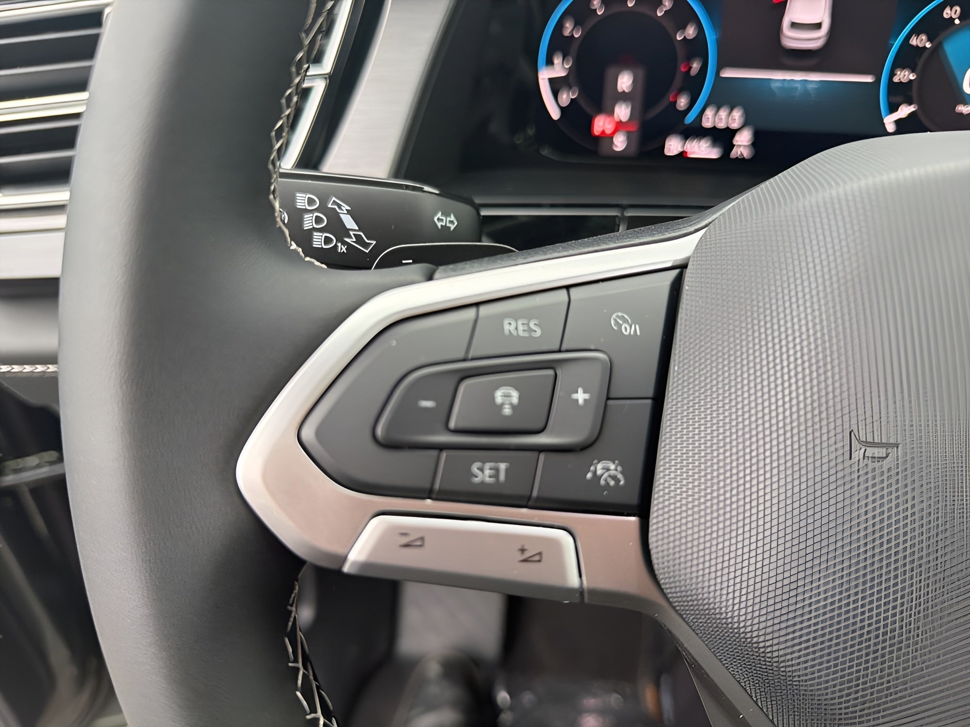 2026 Volkswagen Atlas Cross Sport 2.0T SE w/Technology 4MOTION