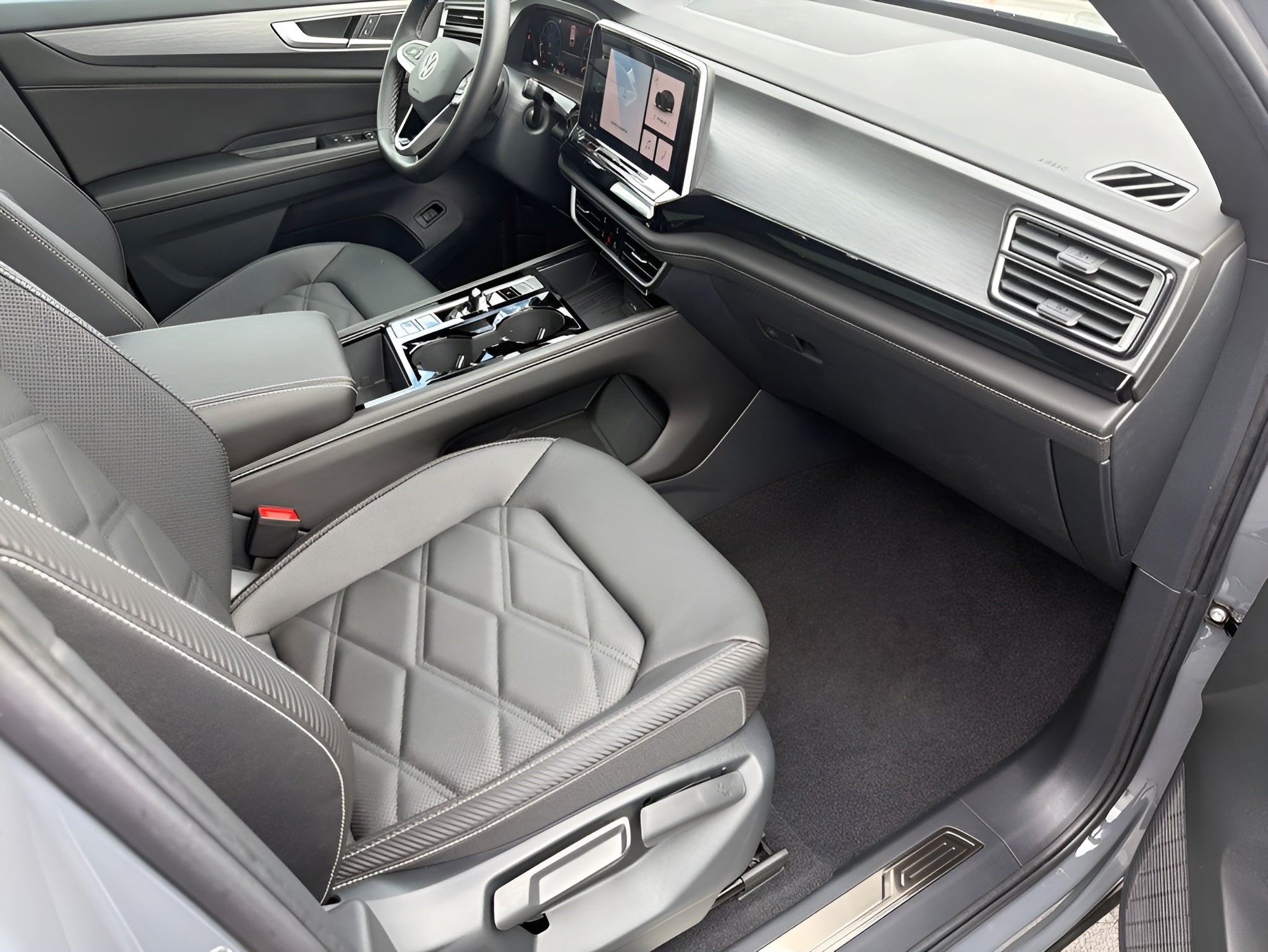 2026 Volkswagen Atlas Cross Sport 2.0T SE w/Technology 4MOTION