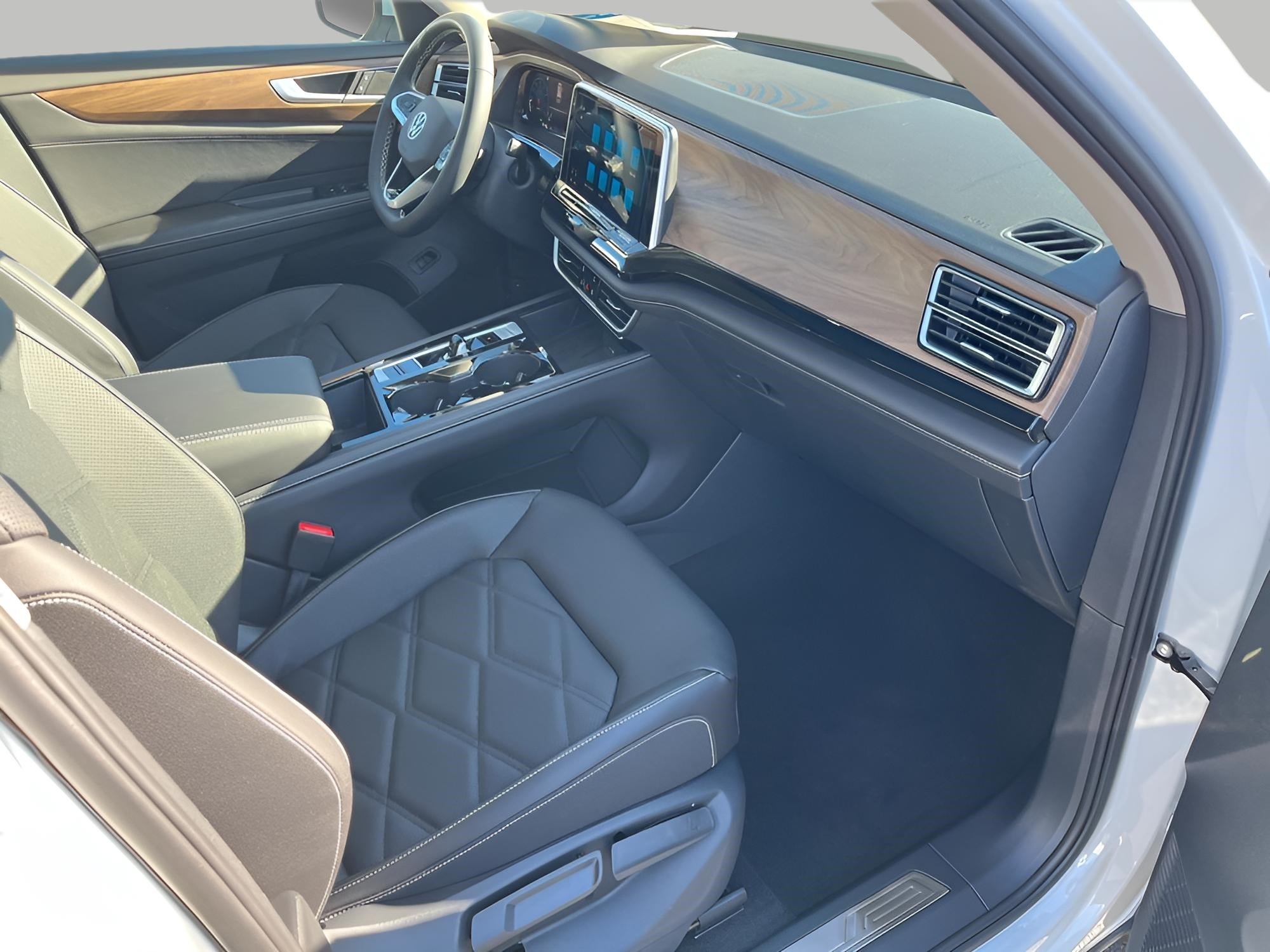 2026 Volkswagen Atlas 2.0T SE w/Technology 4MOTION